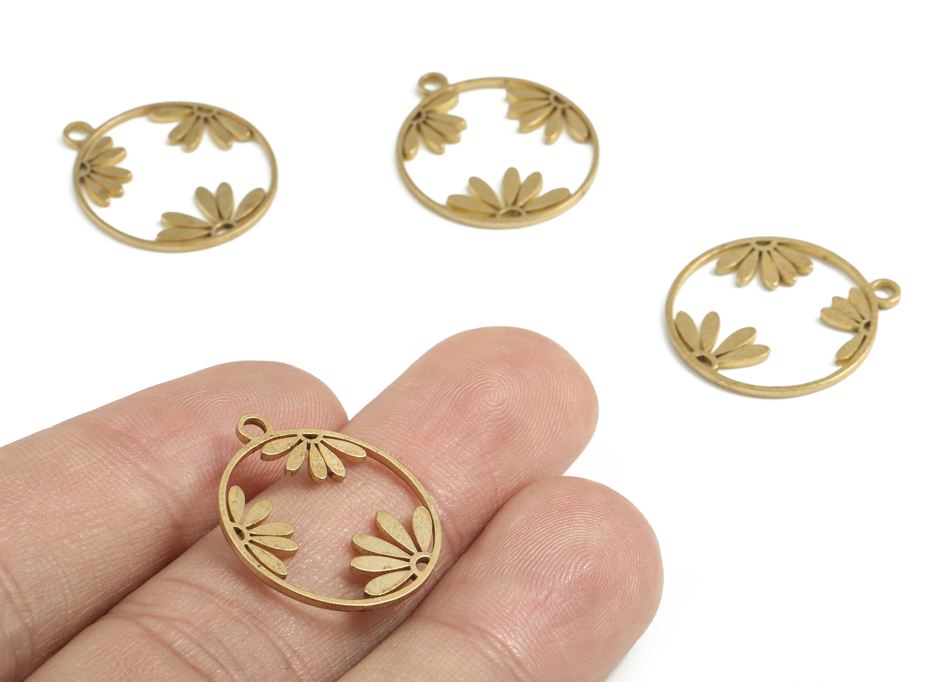 Brass Round Flower Earring Charms - Raw Brass Circle Flower Pendant - Earring Findings - Jewellery Supplies - 21.4x19.29x0.86mm - PP3721 - DOMEDBAZAAR