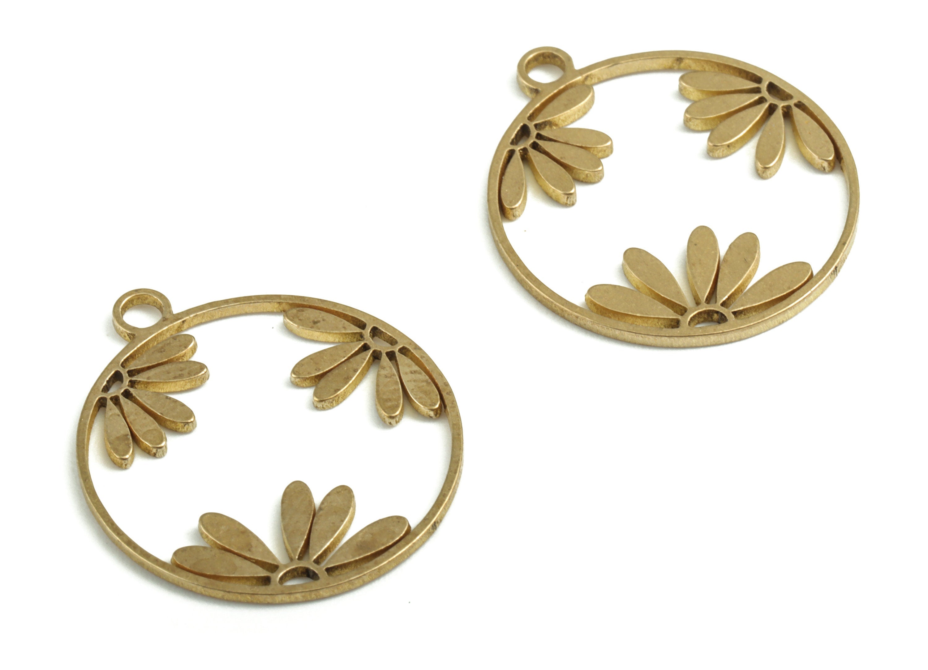 Brass Round Flower Earring Charms - Raw Brass Circle Flower Pendant - Earring Findings - Jewellery Supplies - 21.4x19.29x0.86mm - PP3721 - DOMEDBAZAAR