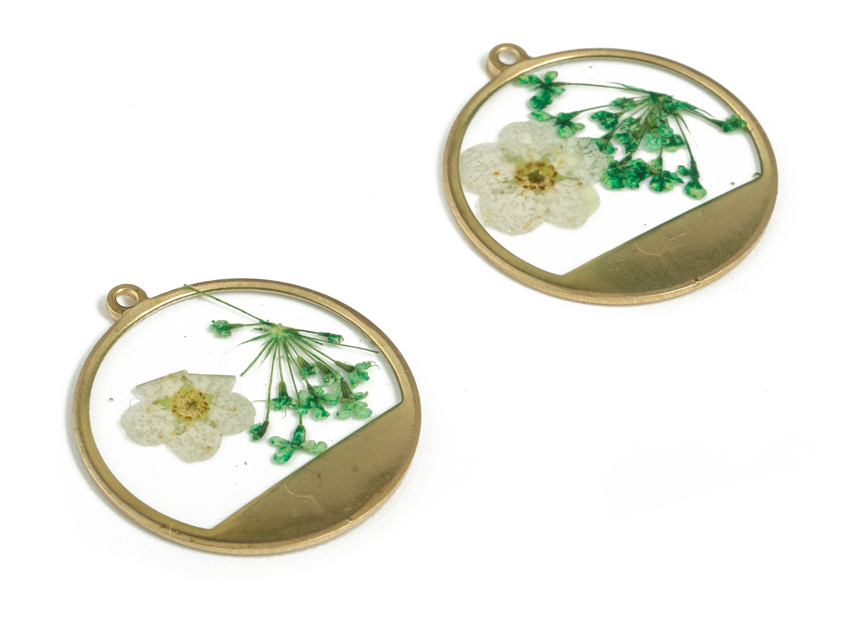 Resin Round Earring Charms - Resin Real Flower Pendant – Circle Raw Brass Charms – Resin Jewelry Supplies - 22.46x20.69x1.44mm - RC1150 - DOMEDBAZAAR