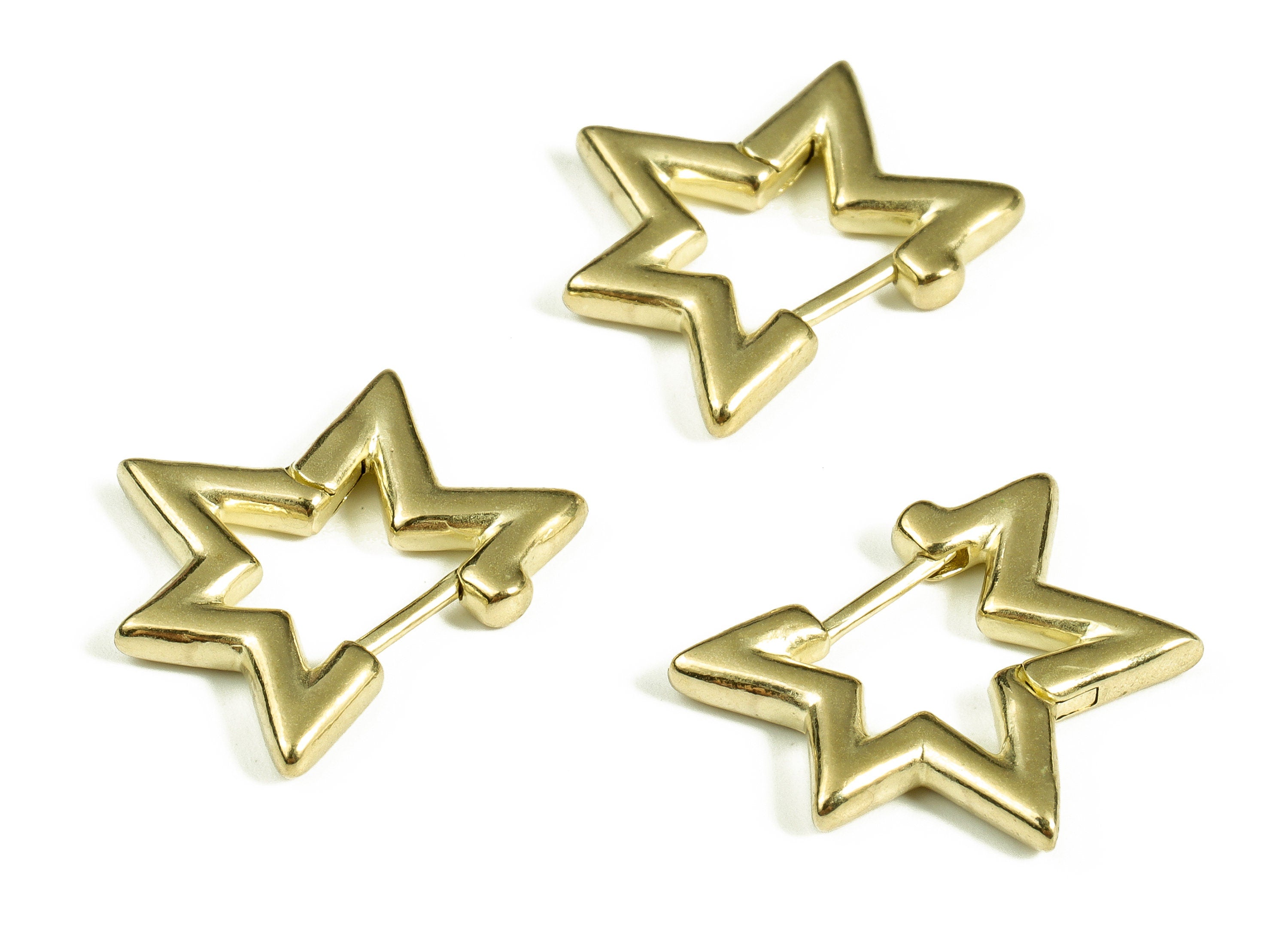 Brass Star Huggie Earring – Fun Star Earrings – Star Earrings Huggie – Dainty Star Hoops - Jewelry Supplies - 17.95×16.28×2.38mm - PP4128 - DOMEDBAZAAR