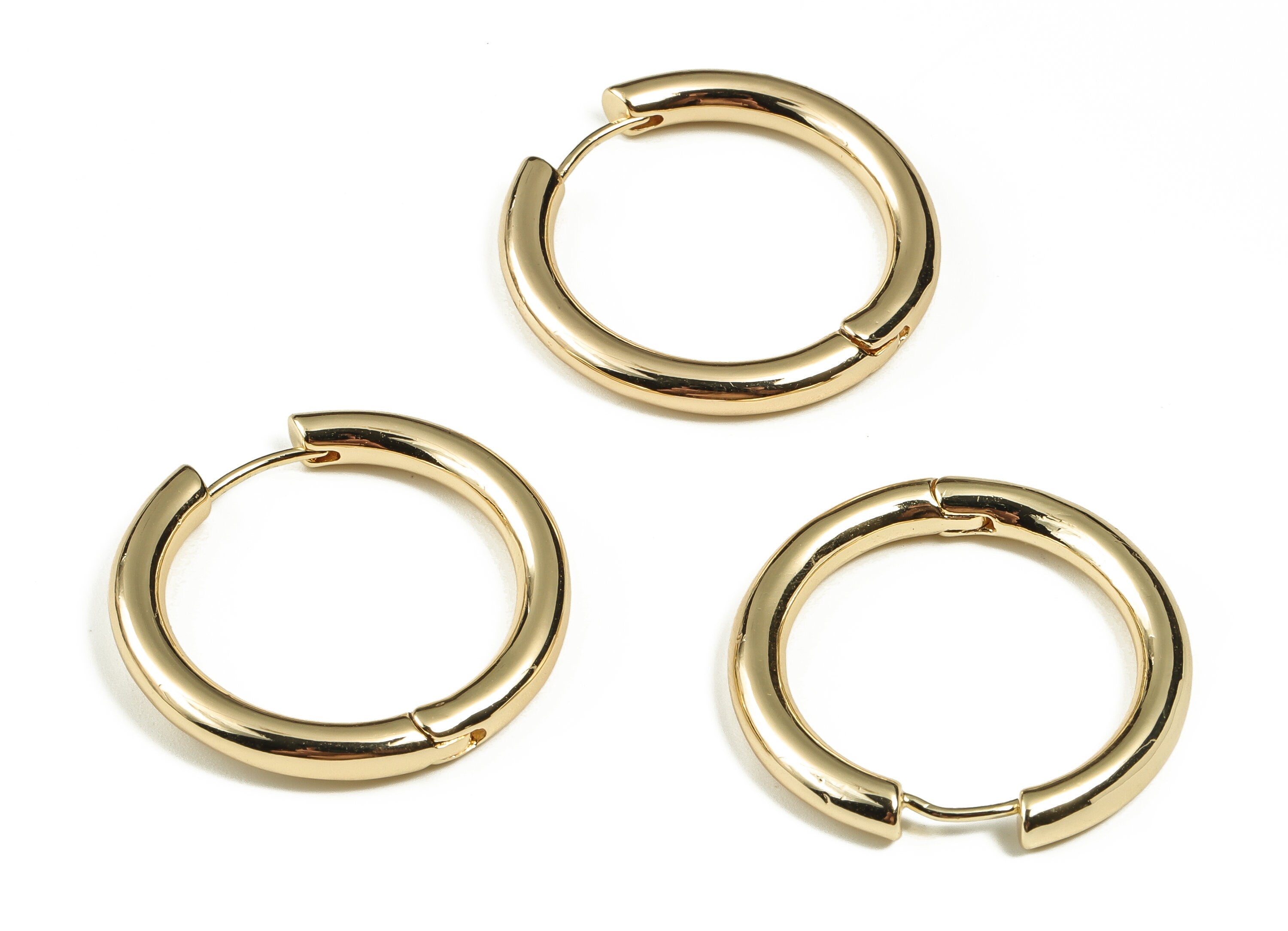 Brass Round Huggie Hoop Earring – Minimalist Simple Earrings – 18K Real Gold Plated Brass – Plain Hoops - 29.41×29.05×3.57mm - RGP3234 - DOMEDBAZAAR