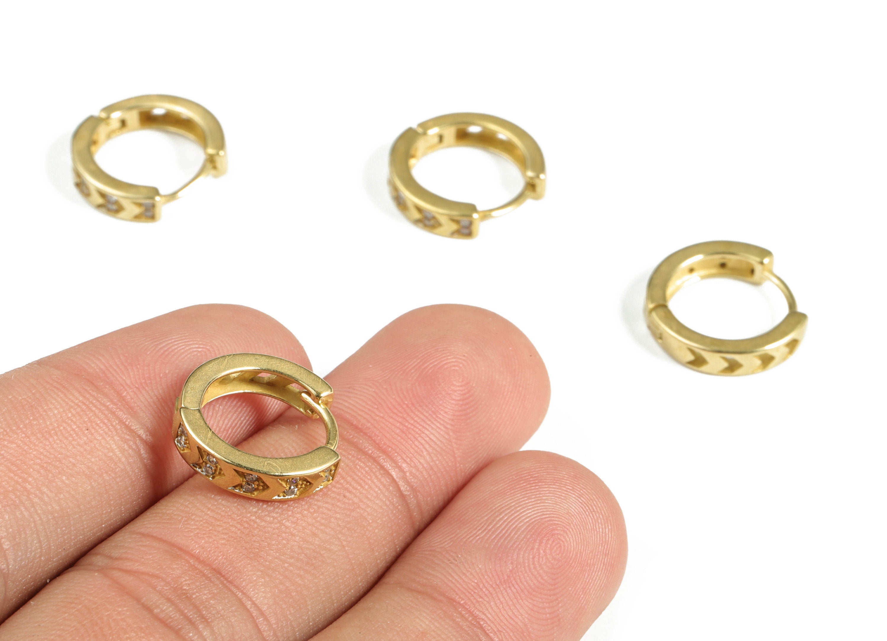 Brass Huggie Hoop Earring – Dainty Arrow Hoop Earring - Earring Huggie With Zircons – Earring Jewelry Supplies - 15.3×13.97×2.14mm - PP4101 - DOMEDBAZAAR