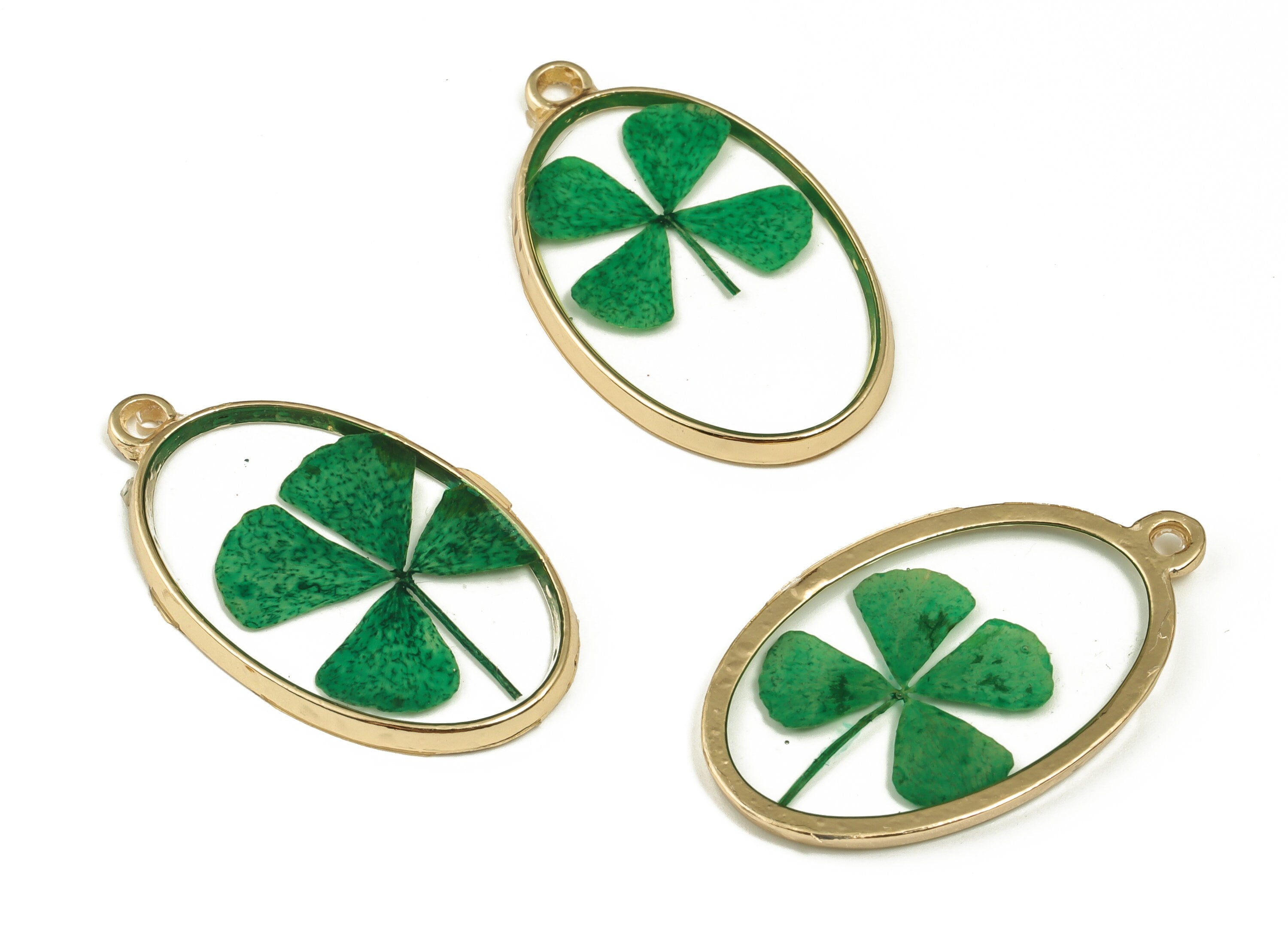 Resin Oval Dried Real Flower Charms - Resin Clover Pendant Charms - Gold Tone Plated Alloy - Jewelry Supplies - 34.76x22.07x2.14mm - RC1187 - DOMEDBAZAAR