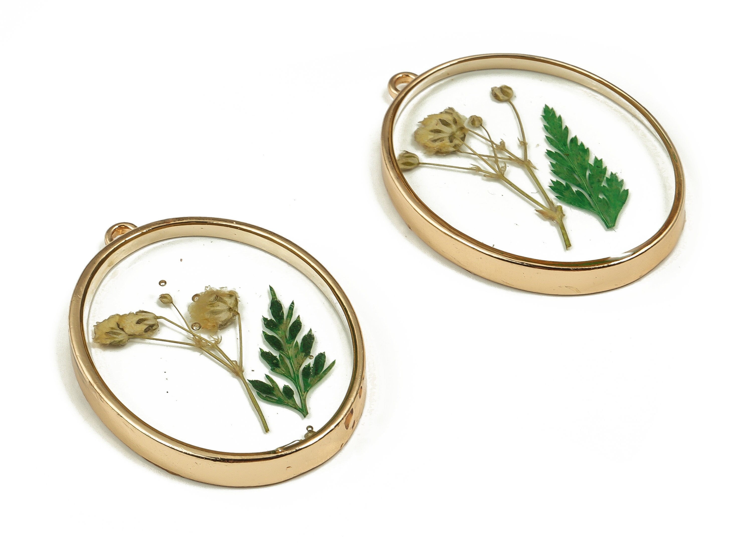 Epoxy Resin Oval Real Flower Earring Charms - Resin Babysbreath&Black Pout Leaf Pendant - Gold Tone Plated Alloy - 41.04x30x4.6mm - ZZ1864 - DOMEDBAZAAR