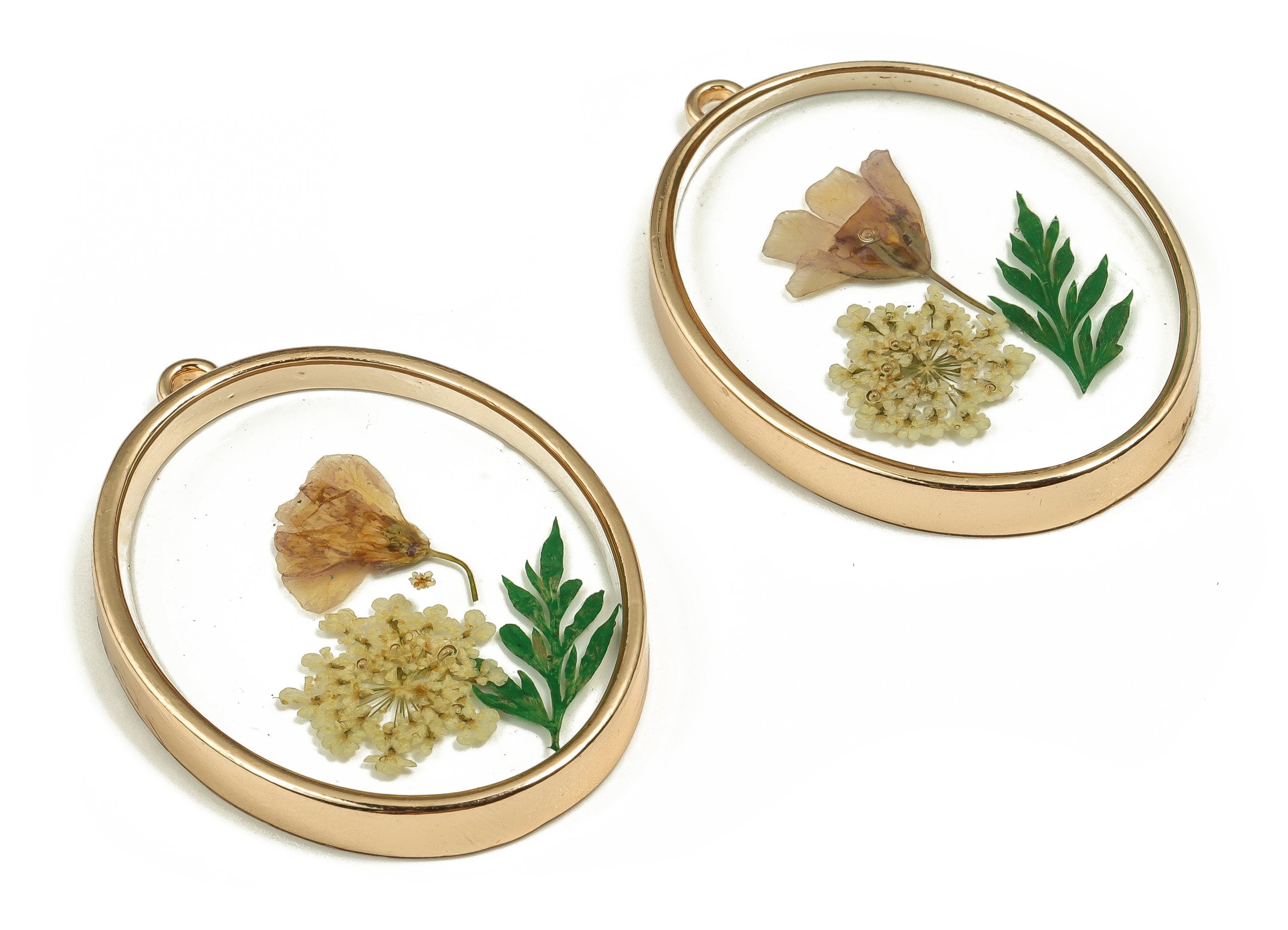 Epoxy Resin Oval Real Flower Charms - Lace Flower&Babysbreath - Back Pout Leaf Pendant - Gold Tone Plated Alloy - 41.29x29.97x5.1mm - ZZ1870 - DOMEDBAZAAR