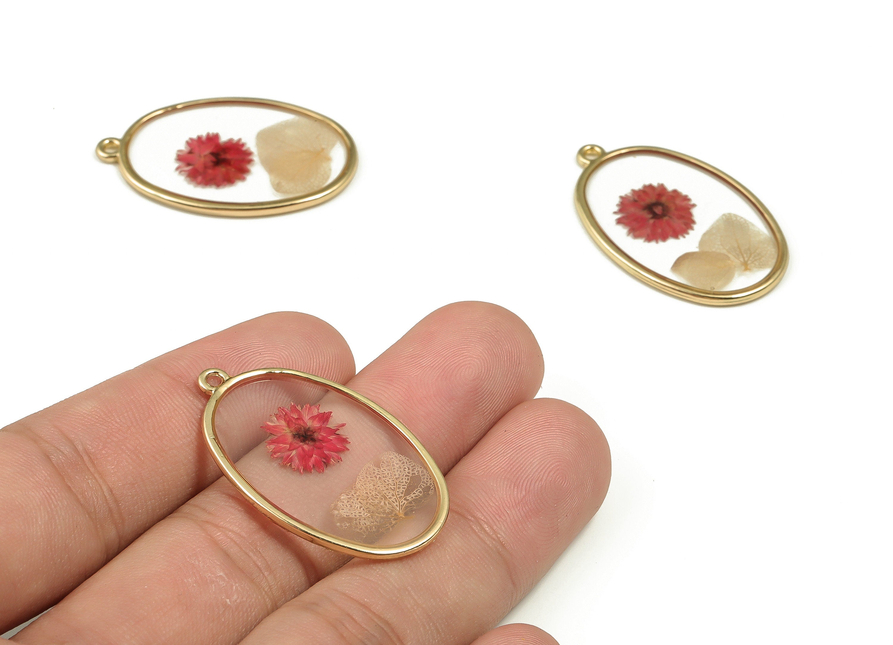 Epoxy Resin Oval Real Flower Charms - Epoxy Resin Xiaoxiangqing&Hydrangea Pendant - Gold Tone Plated Alloy - 34.92x21.98x2.13mm - ZZ1845 - DOMEDBAZAAR