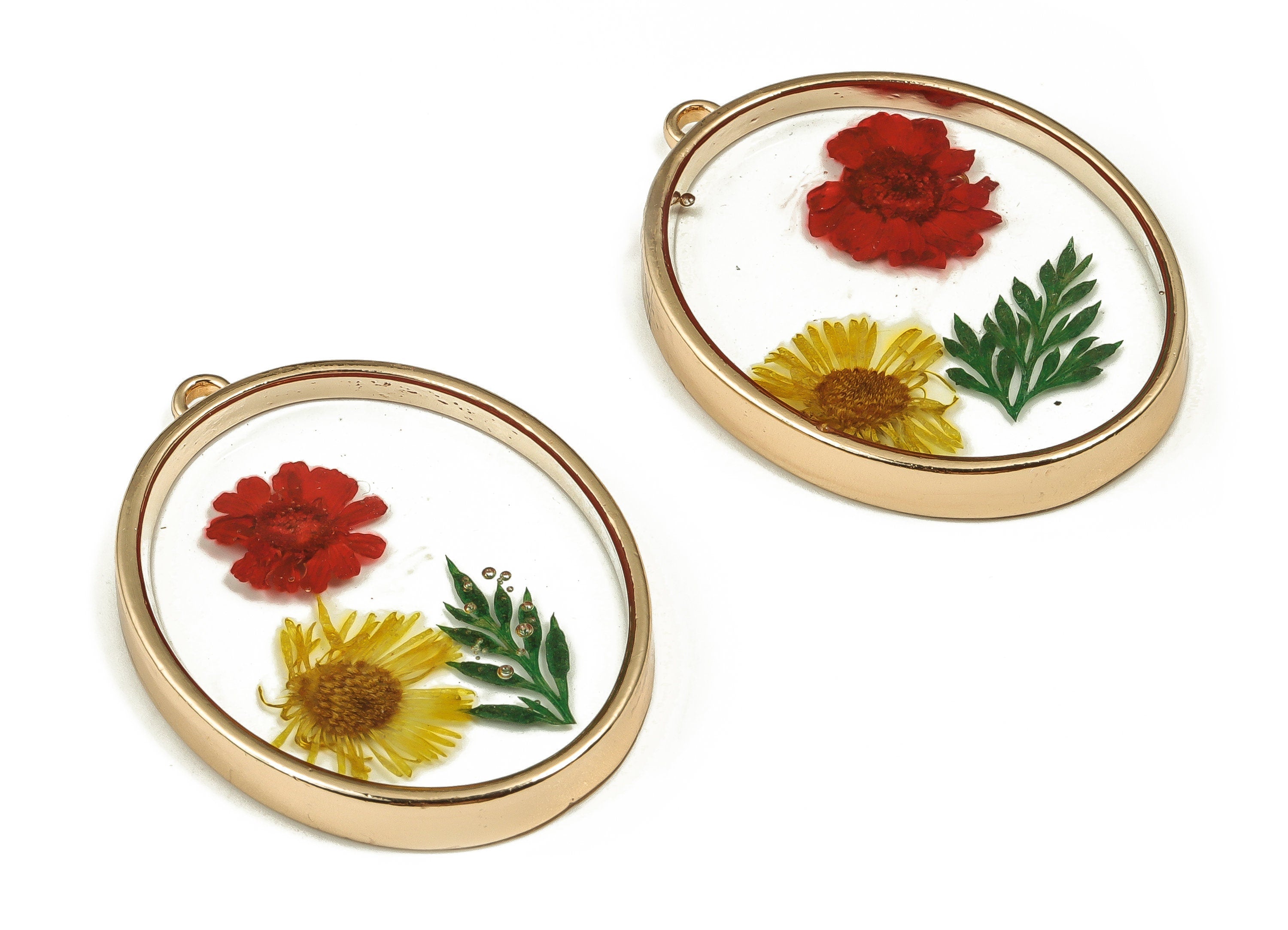 Epoxy Resin Oval Real Flower Charms - Needle Chrysanthemum&Black Pout Leaf Pendant - Gold Tone Plated Alloy - 41.21x30.03x4.61mm - ZZ1860 - DOMEDBAZAAR