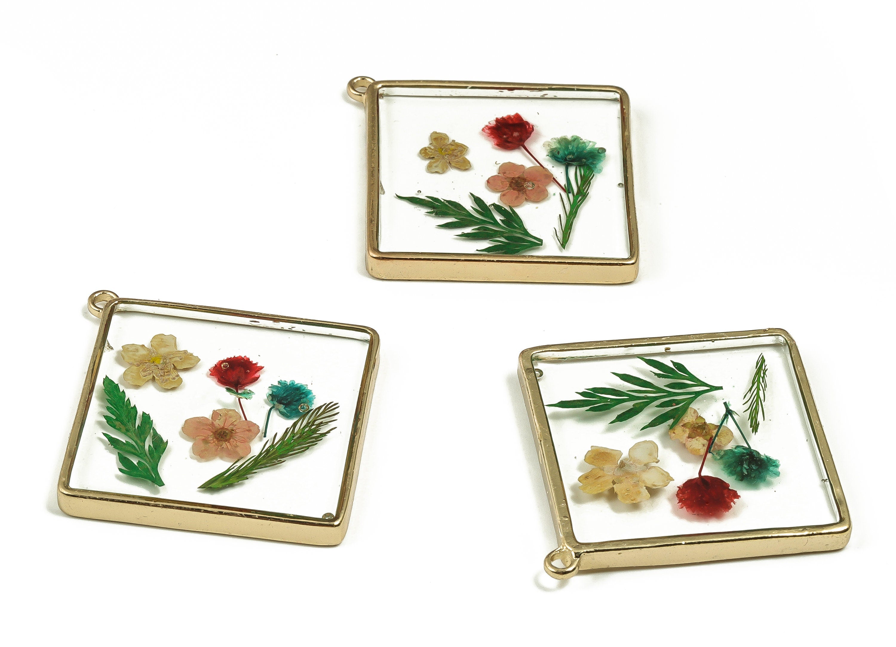 Epoxy Resin Square Real Flower Charms - Narcissu&Babysbreath - Black Pout Leaf Pendant - Gold Tone Plated Alloy - 50.53x46.67x4.5mm - ZZ1852 - DOMEDBAZAAR