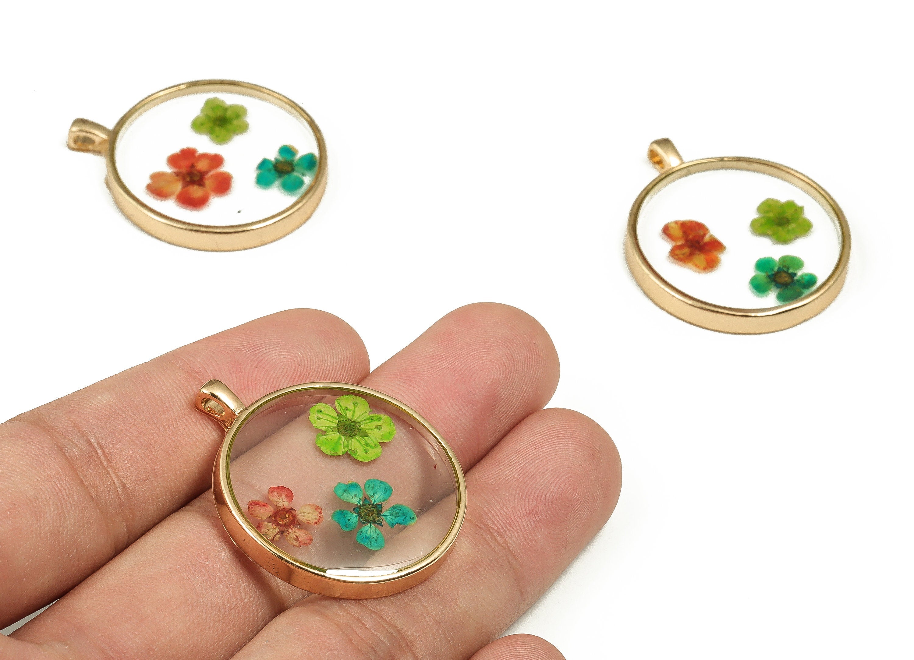 Epoxy Resin Round Real Flower Charms - Epoxy Resin Narcissus Pendant - Gold Tone Plated Alloy - Jewelry Supplies - 34.96x29.1x4.3mm - ZZ1904 - DOMEDBAZAAR