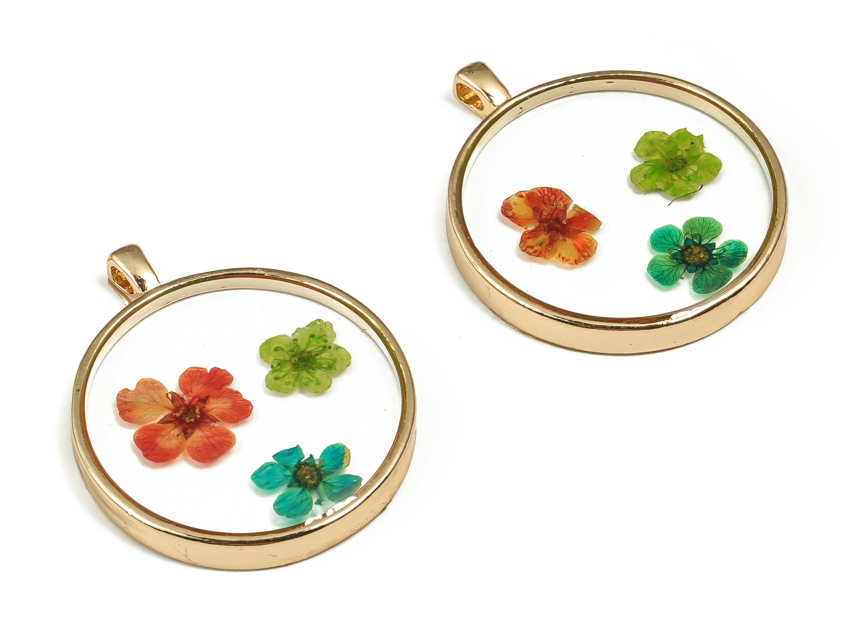 Epoxy Resin Round Real Flower Charms - Epoxy Resin Narcissus Pendant - Gold Tone Plated Alloy - Jewelry Supplies - 34.96x29.1x4.3mm - ZZ1904 - DOMEDBAZAAR