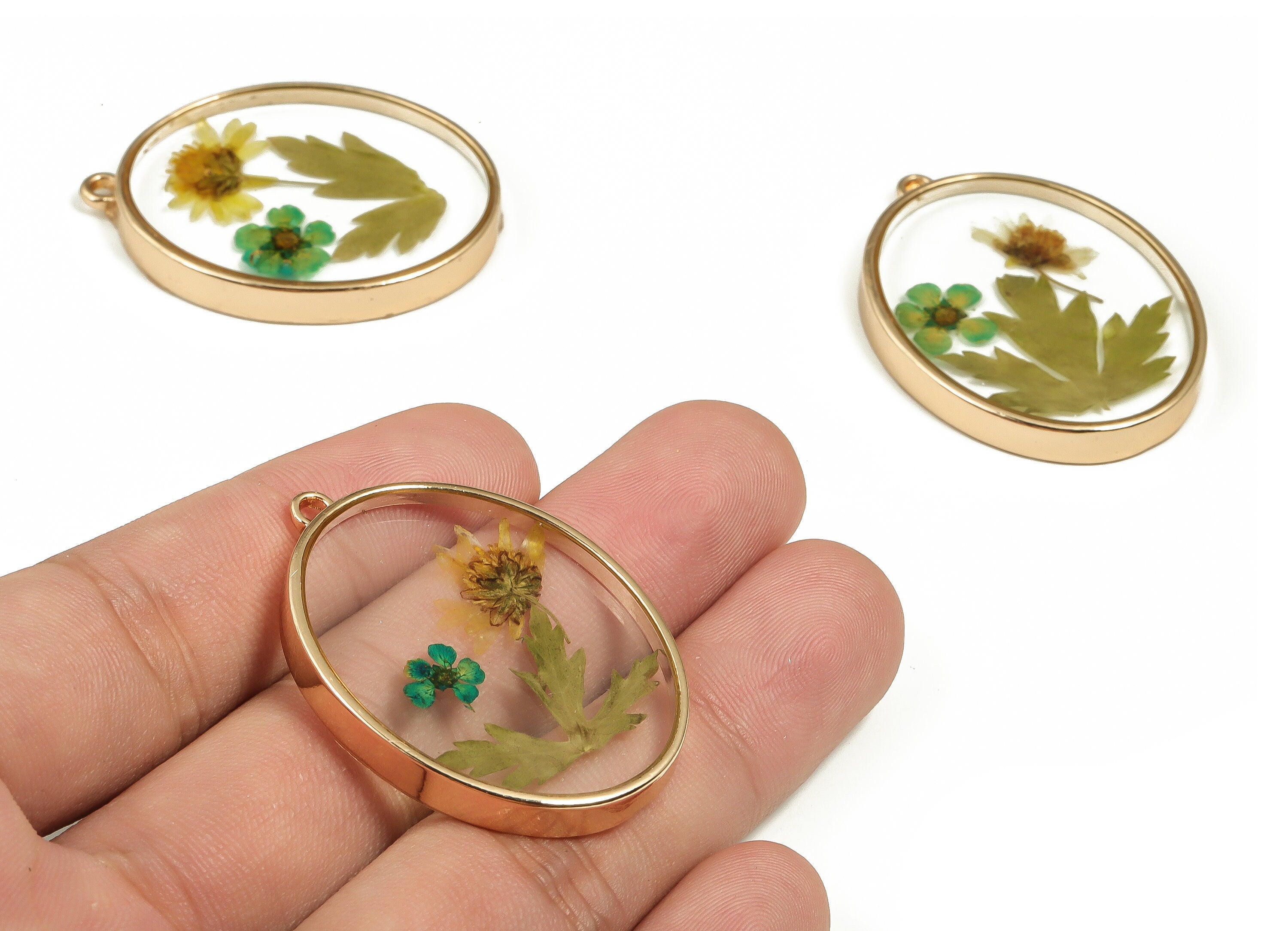 Epoxy Resin Oval Real Flower Earring Charms - Epoxy Resin Doorsedge&Narcissus Pendant - Gold Tone Plated Alloy - 41.36x30.34x4.89mm - ZZ1928 - DOMEDBAZAAR