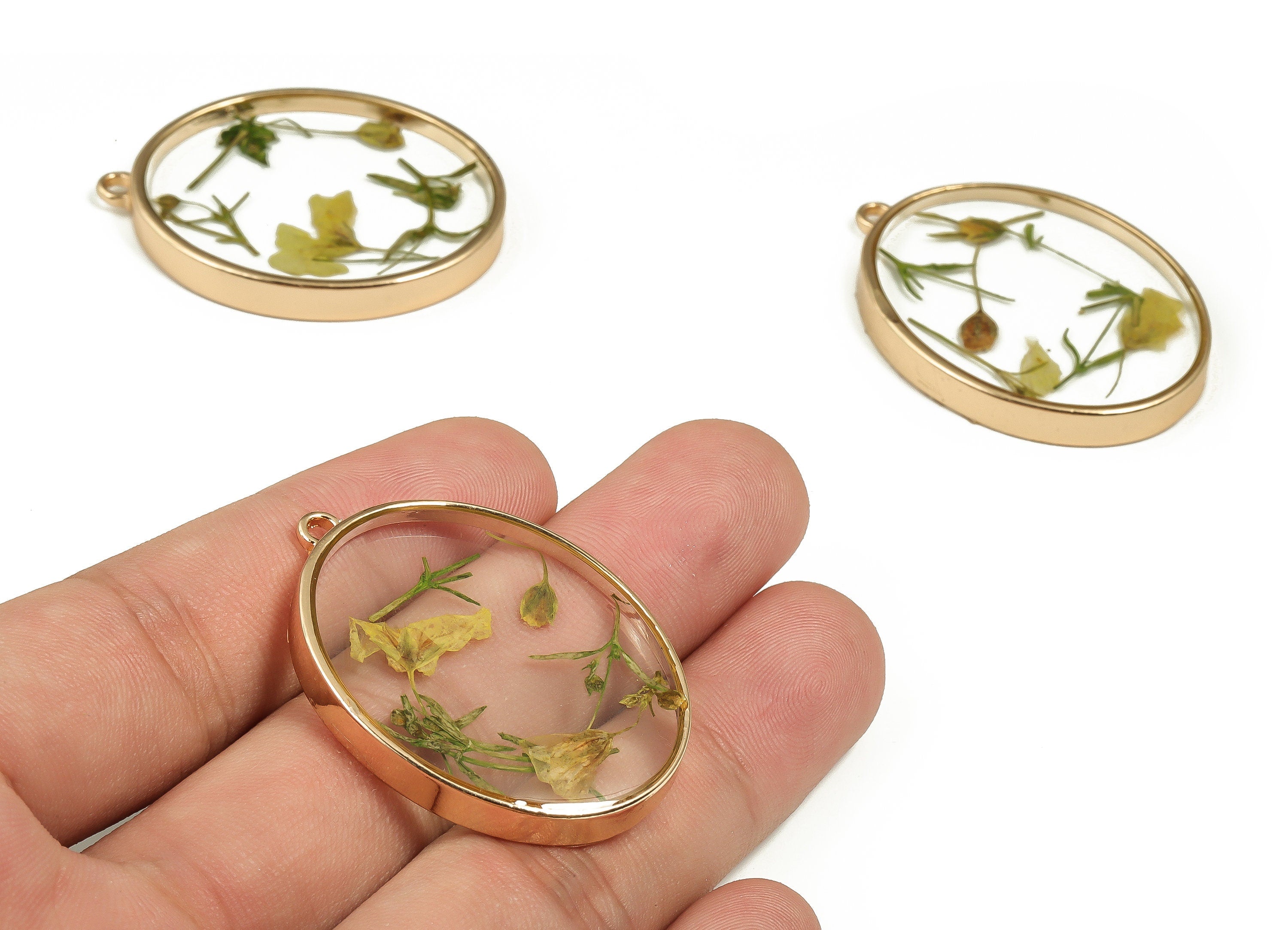 Epoxy Resin Oval Real Flower Earring Charms - Epoxy Resin Kasumi Grass Pendant - Gold Tone Plated Alloy - 40.96x30.11x4.64mm - ZZ1934 - DOMEDBAZAAR