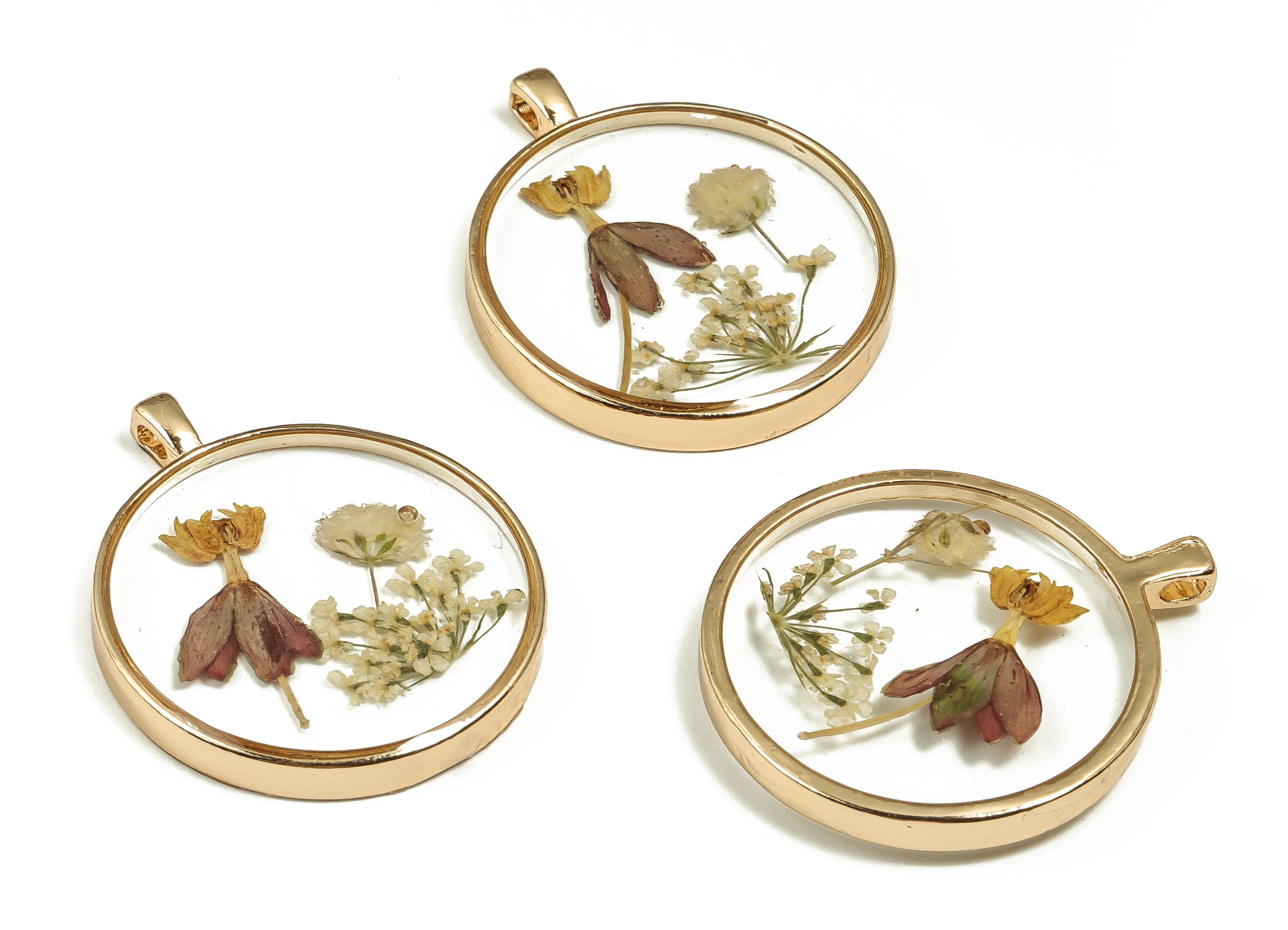Epoxy Resin Round Real Flower Charms - Dancing Flower&Lace Flower - Baby&#39;s-Breath Pendant - Gold Tone Plated Alloy - 34.97x29x3.9mm - ZZ1913 - DOMEDBAZAAR