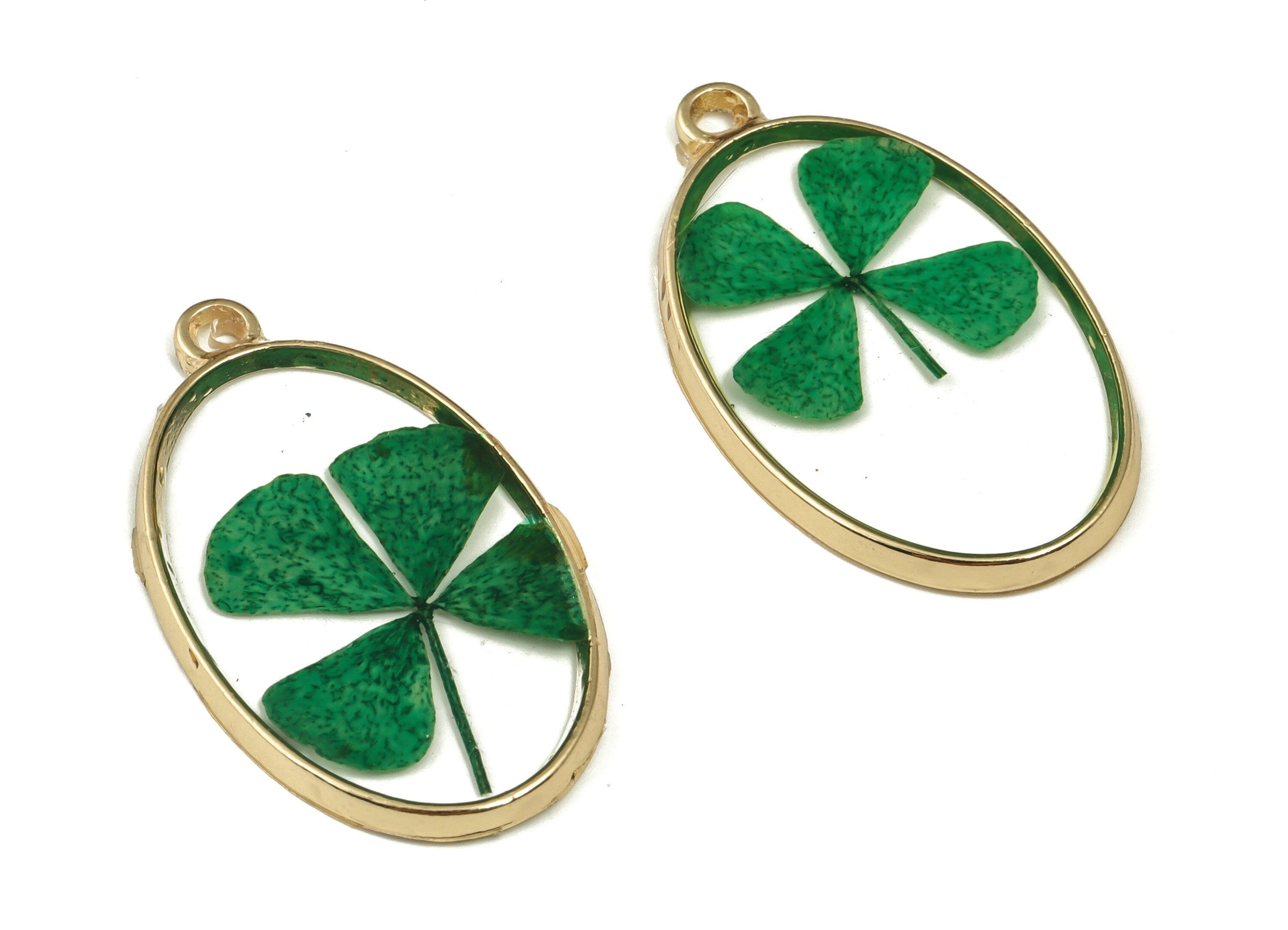 Resin Oval Dried Real Flower Charms - Resin Clover Pendant Charms - Gold Tone Plated Alloy - Jewelry Supplies - 34.76x22.07x2.14mm - RC1187 - DOMEDBAZAAR