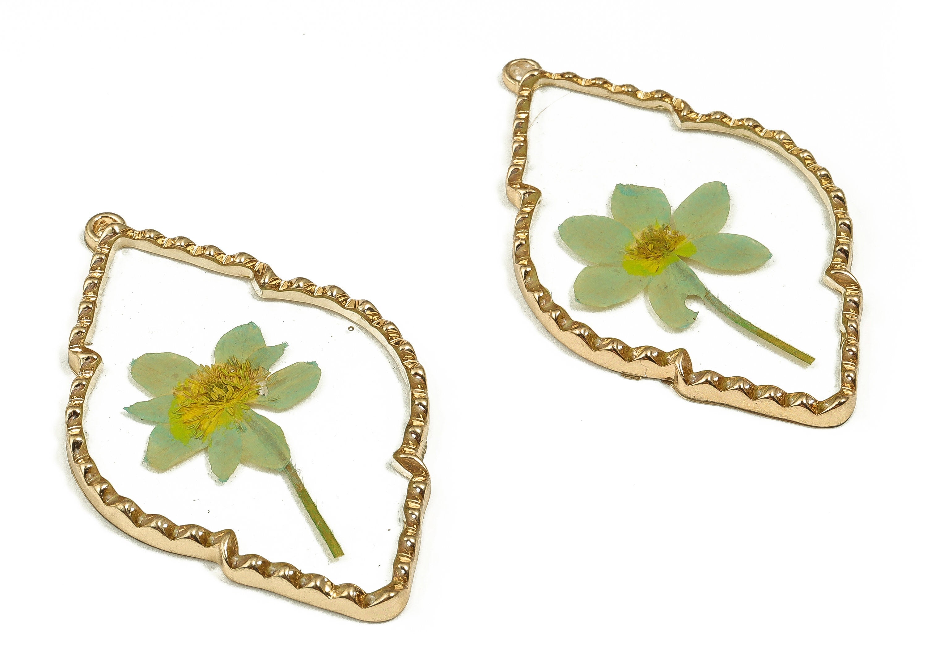 Epoxy Resin Diamond Real Flower Earring Charms - Epoxy Resin Annunciator Pendant - Gold Tone Plated Alloy - 53.94x33.83x2.91mm - ZZ1890 - DOMEDBAZAAR