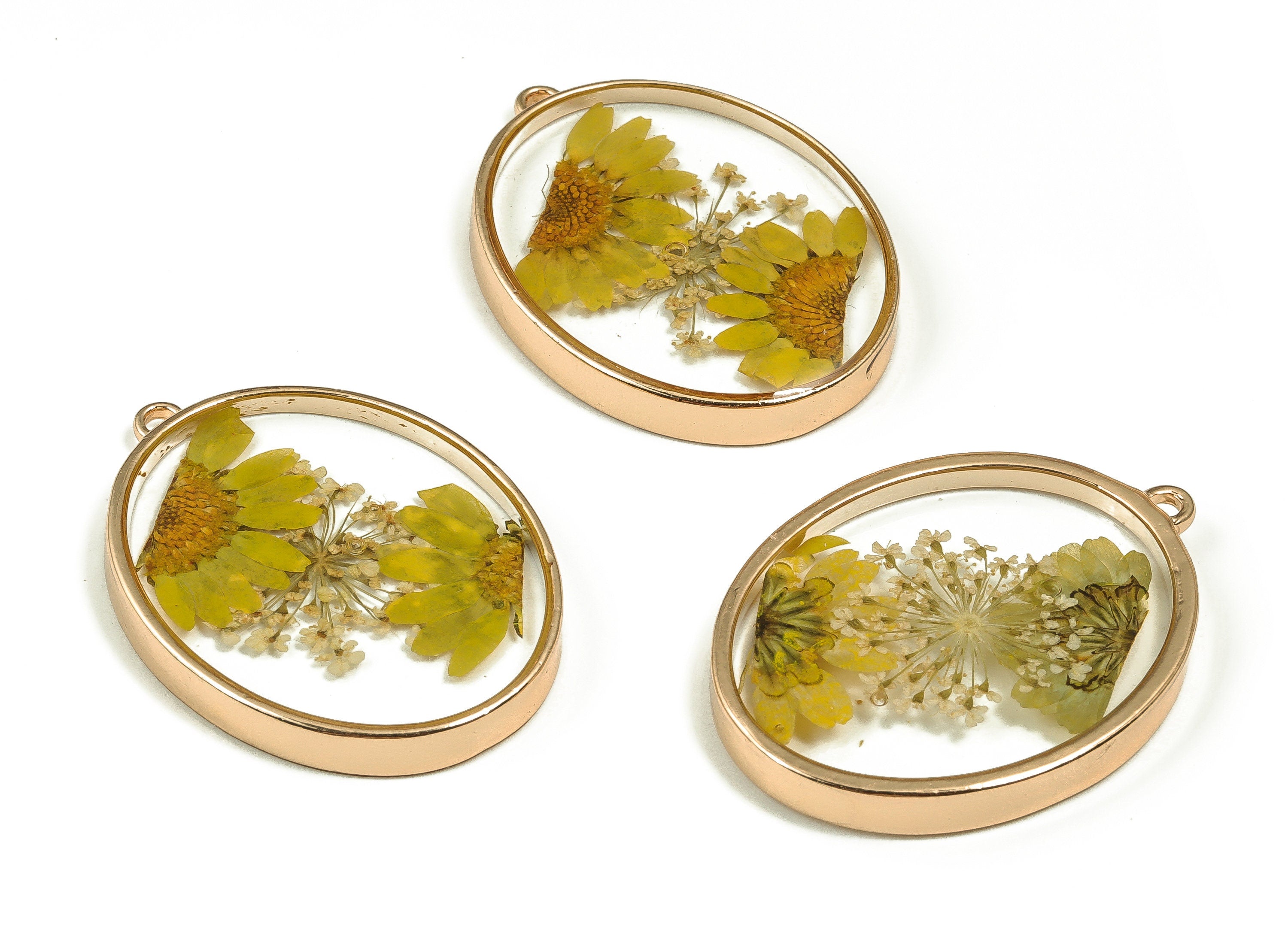Epoxy Resin Oval Real Flower Earring Charms - Crinkle Chrysanthemum&Lace Flower Pendant - Gold Tone Plated Alloy - 40.9x30.13x4.7mm - ZZ1865 - DOMEDBAZAAR