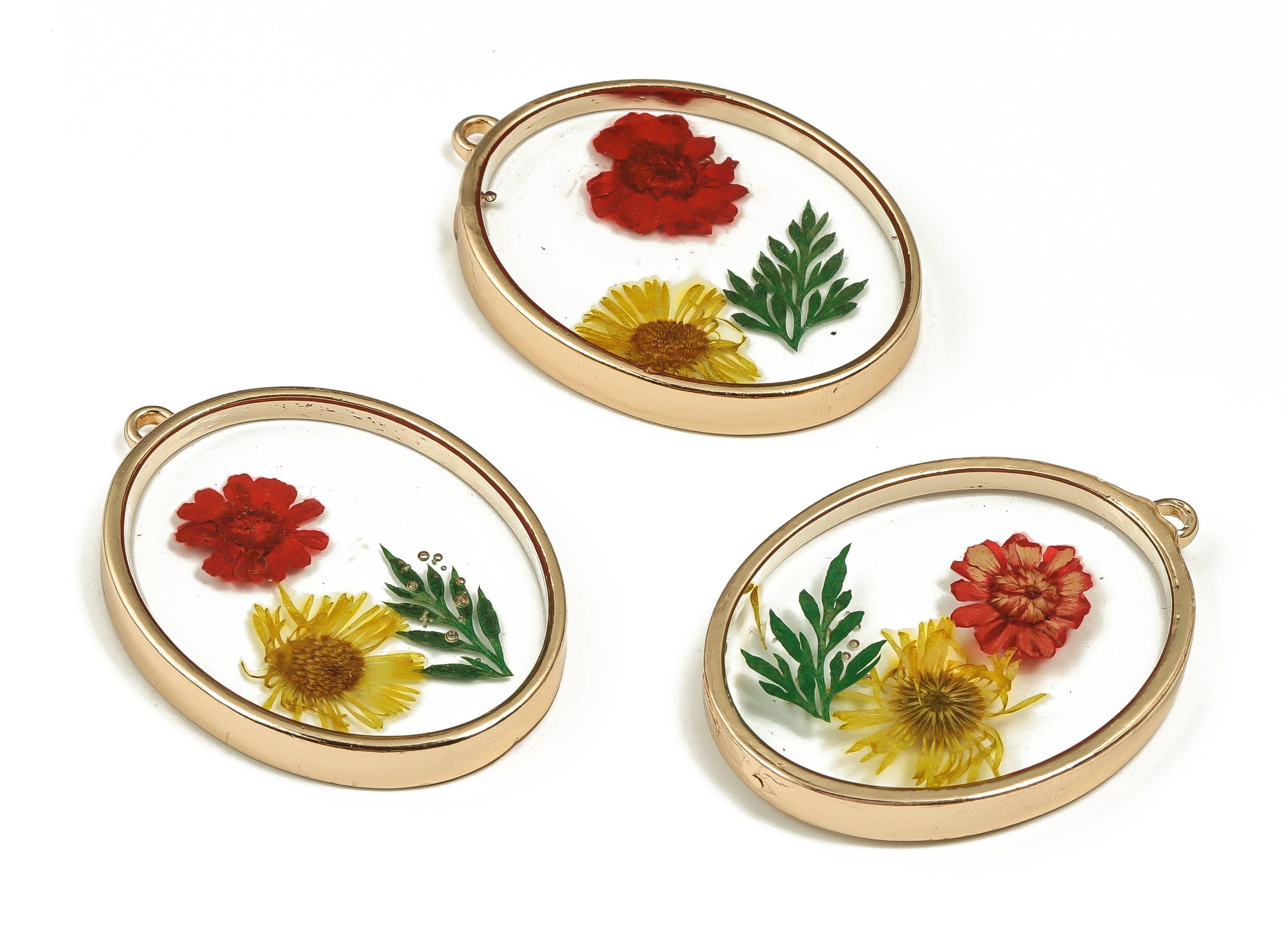 Epoxy Resin Oval Real Flower Charms - Needle Chrysanthemum&Black Pout Leaf Pendant - Gold Tone Plated Alloy - 41.21x30.03x4.61mm - ZZ1860 - DOMEDBAZAAR