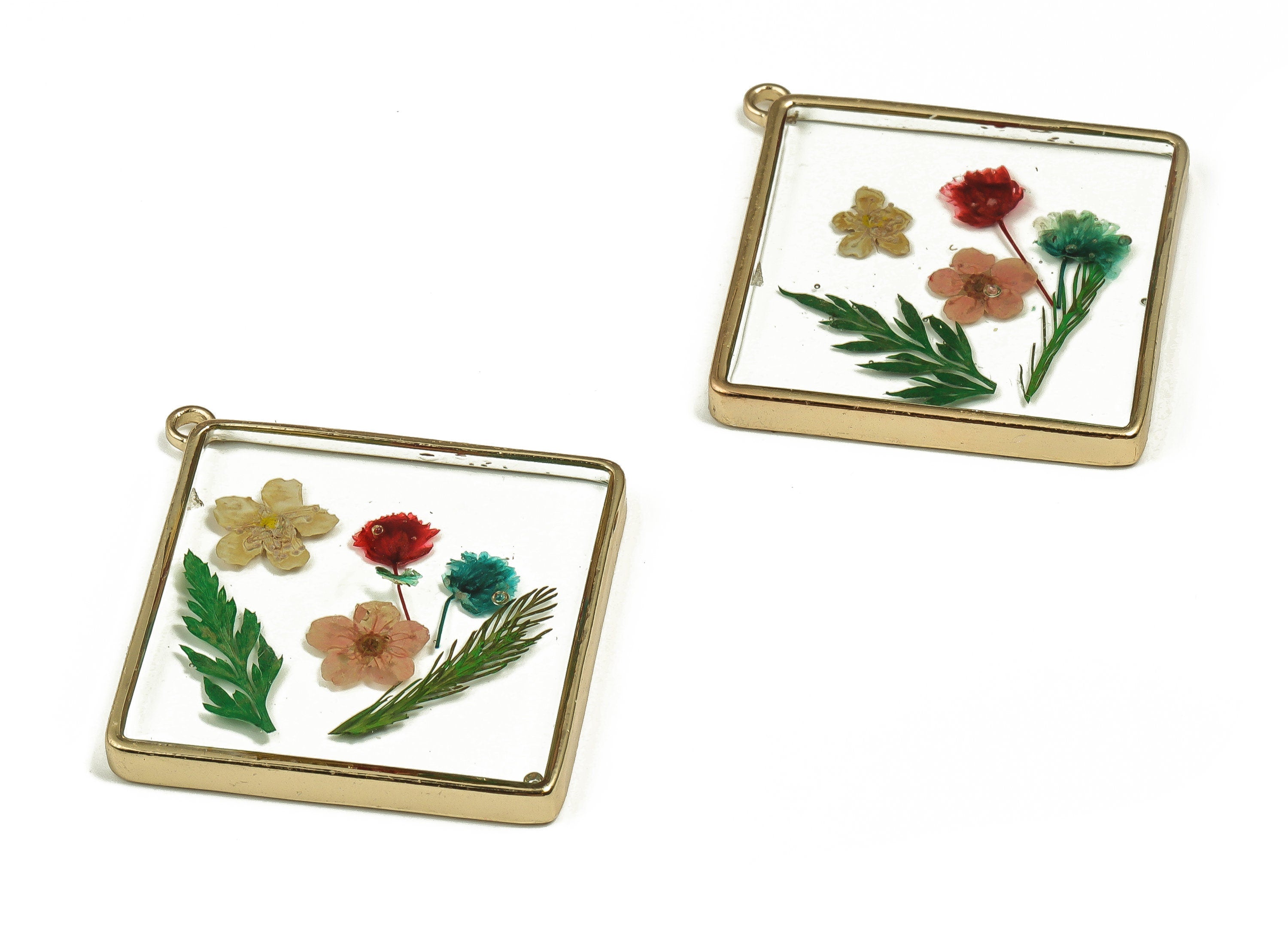 Epoxy Resin Square Real Flower Charms - Narcissu&Babysbreath - Black Pout Leaf Pendant - Gold Tone Plated Alloy - 50.53x46.67x4.5mm - ZZ1852 - DOMEDBAZAAR