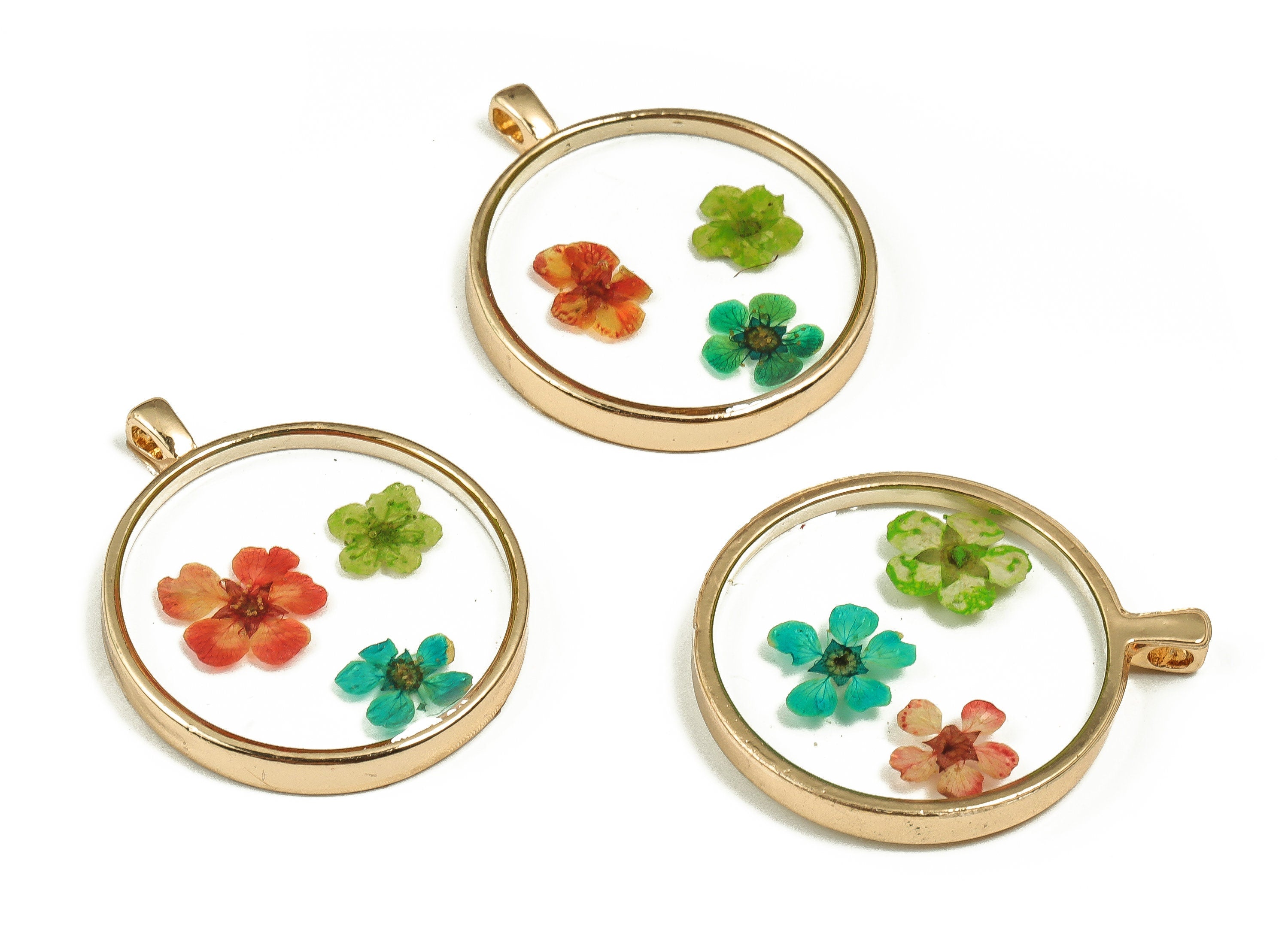 Epoxy Resin Round Real Flower Charms - Epoxy Resin Narcissus Pendant - Gold Tone Plated Alloy - Jewelry Supplies - 34.96x29.1x4.3mm - ZZ1904 - DOMEDBAZAAR