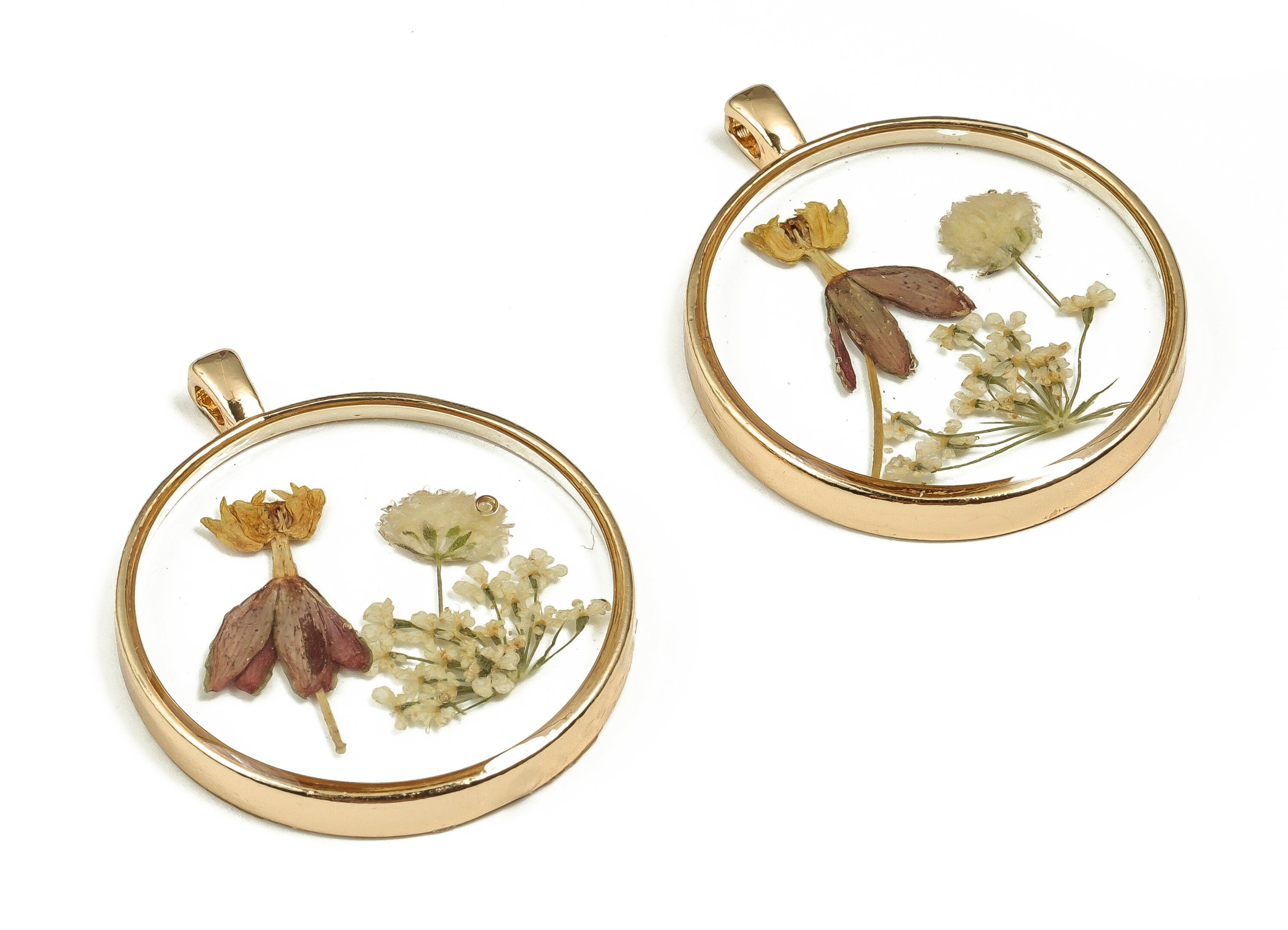 Epoxy Resin Round Real Flower Charms - Dancing Flower&Lace Flower - Baby&#39;s-Breath Pendant - Gold Tone Plated Alloy - 34.97x29x3.9mm - ZZ1913 - DOMEDBAZAAR