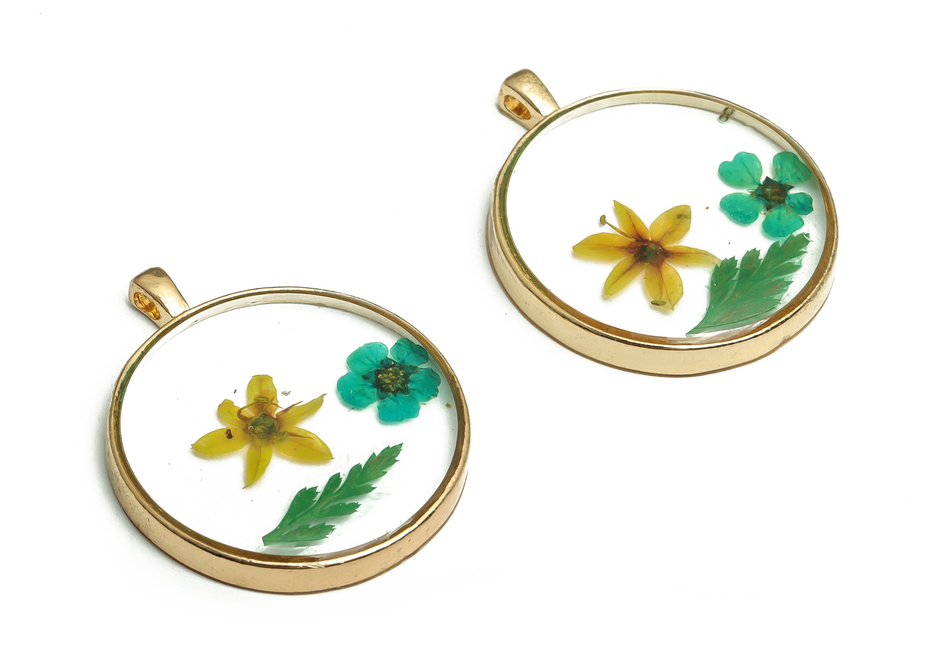 Epoxy Resin Round Real Flower Charms - Leek Flower - Narcissus Flower - Lace Flower Charms - Gold Tone Plated Alloy -35x28.7x4.9mm - ZZ1945 - DOMEDBAZAAR