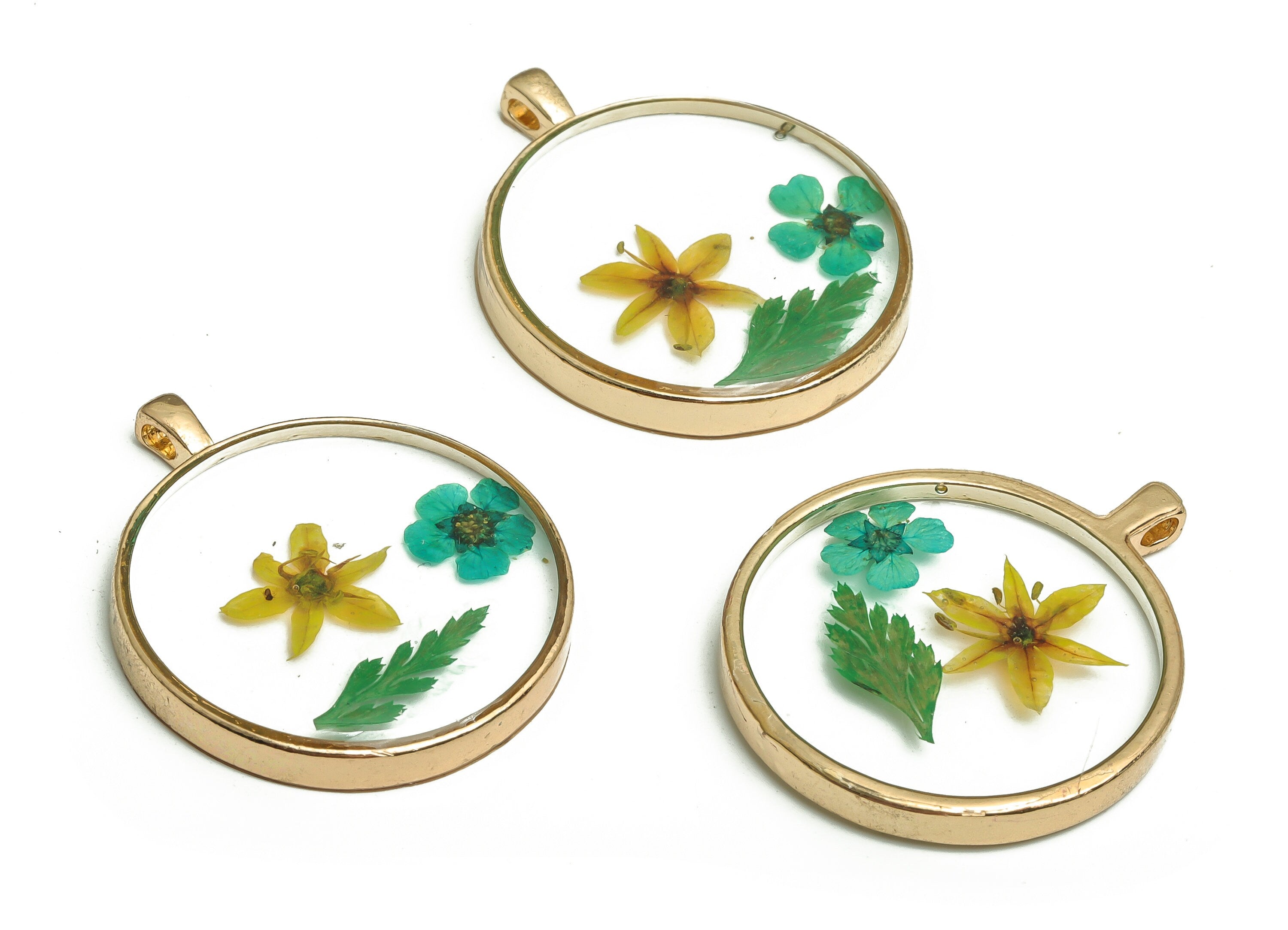 Epoxy Resin Round Real Flower Charms - Leek Flower - Narcissus Flower - Lace Flower Charms - Gold Tone Plated Alloy -35x28.7x4.9mm - ZZ1945 - DOMEDBAZAAR