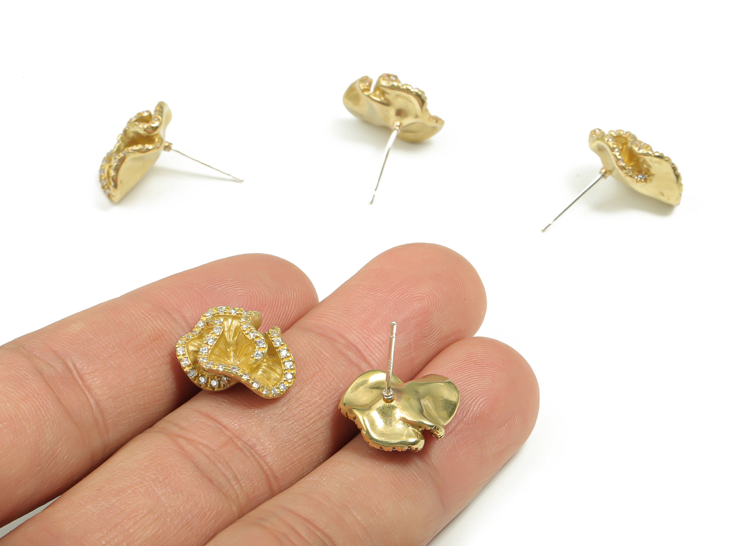 Brass Flower Earring Stud With Zircons - Raw Brass Flower Earring Post - Brass Stud - Jewelry Making Supplies - 15.71x14.17x6.44mm - PP4903 - DOMEDBAZAAR