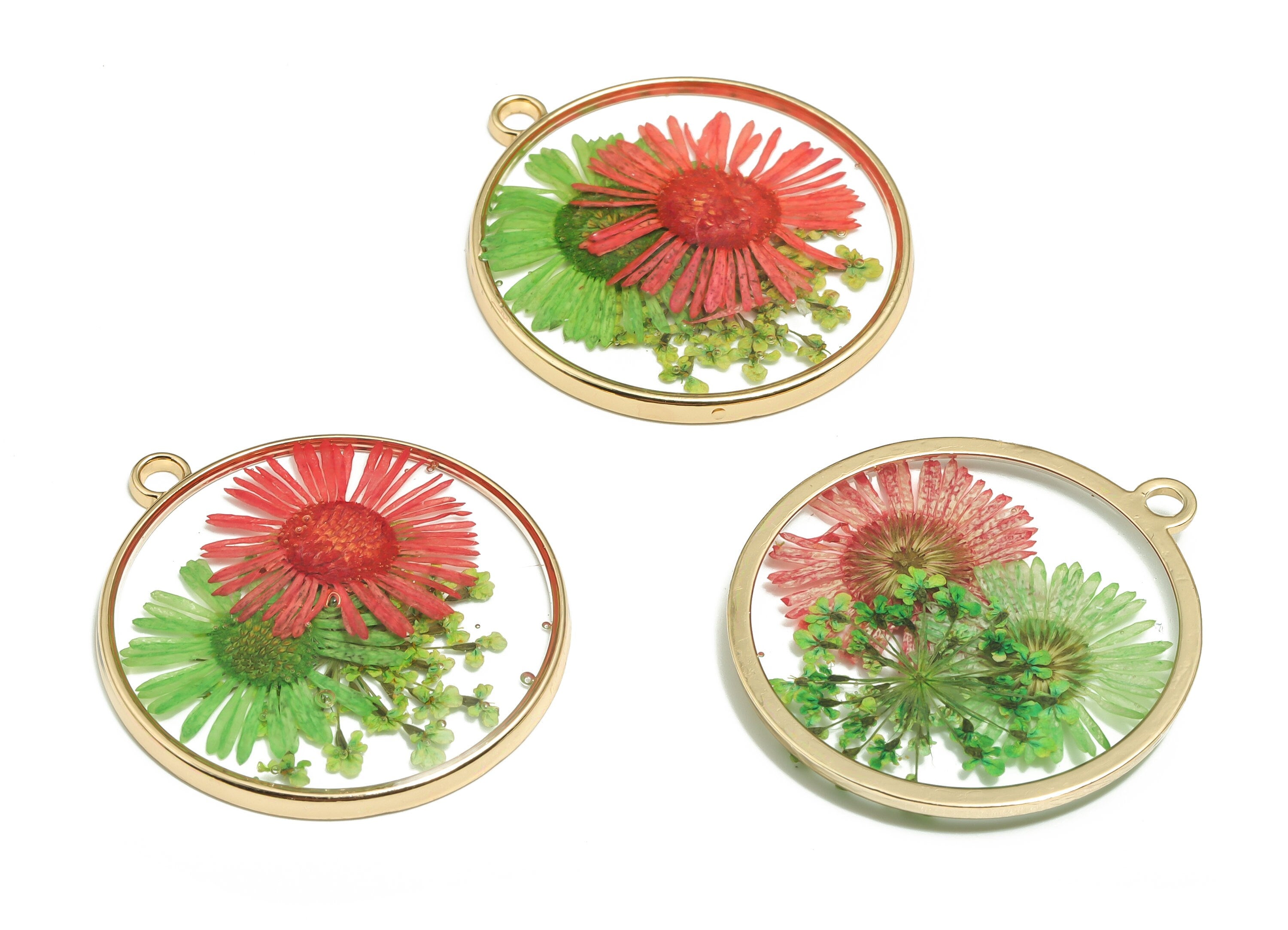 Resin Round Earring Charms - Resin Real Dried Flower Pendant - Gold Tone Plated Alloy  - Jewelry Supplies - 32.6x29.39x2.93mm - RC1143B - DOMEDBAZAAR