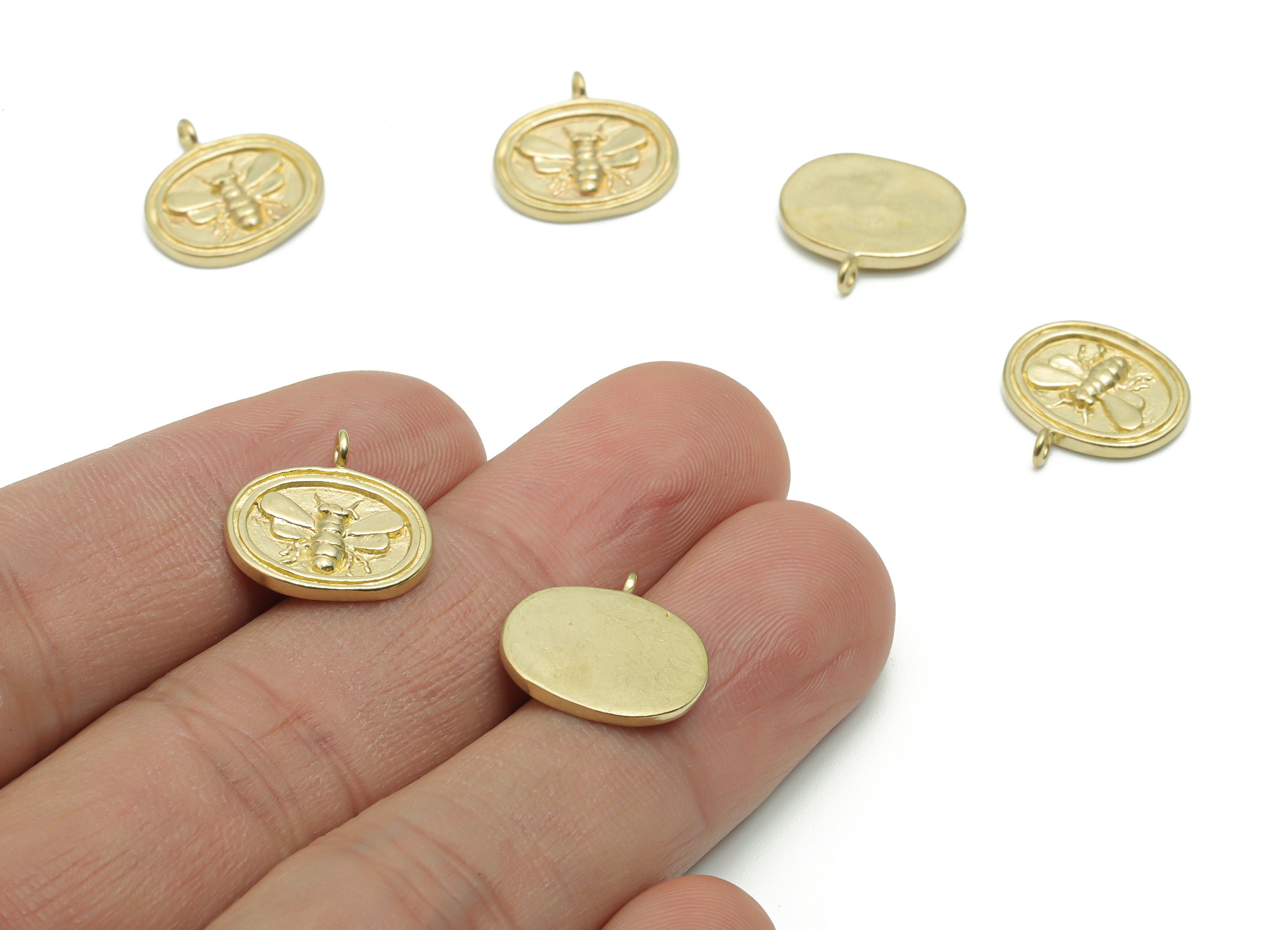 Brass Oval Bee Earring Charms - Raw Brass Bee Oval Pendant - Jewelry Making Supplies - 14.7x14.56x1.48mm - PP5041 - DOMEDBAZAAR