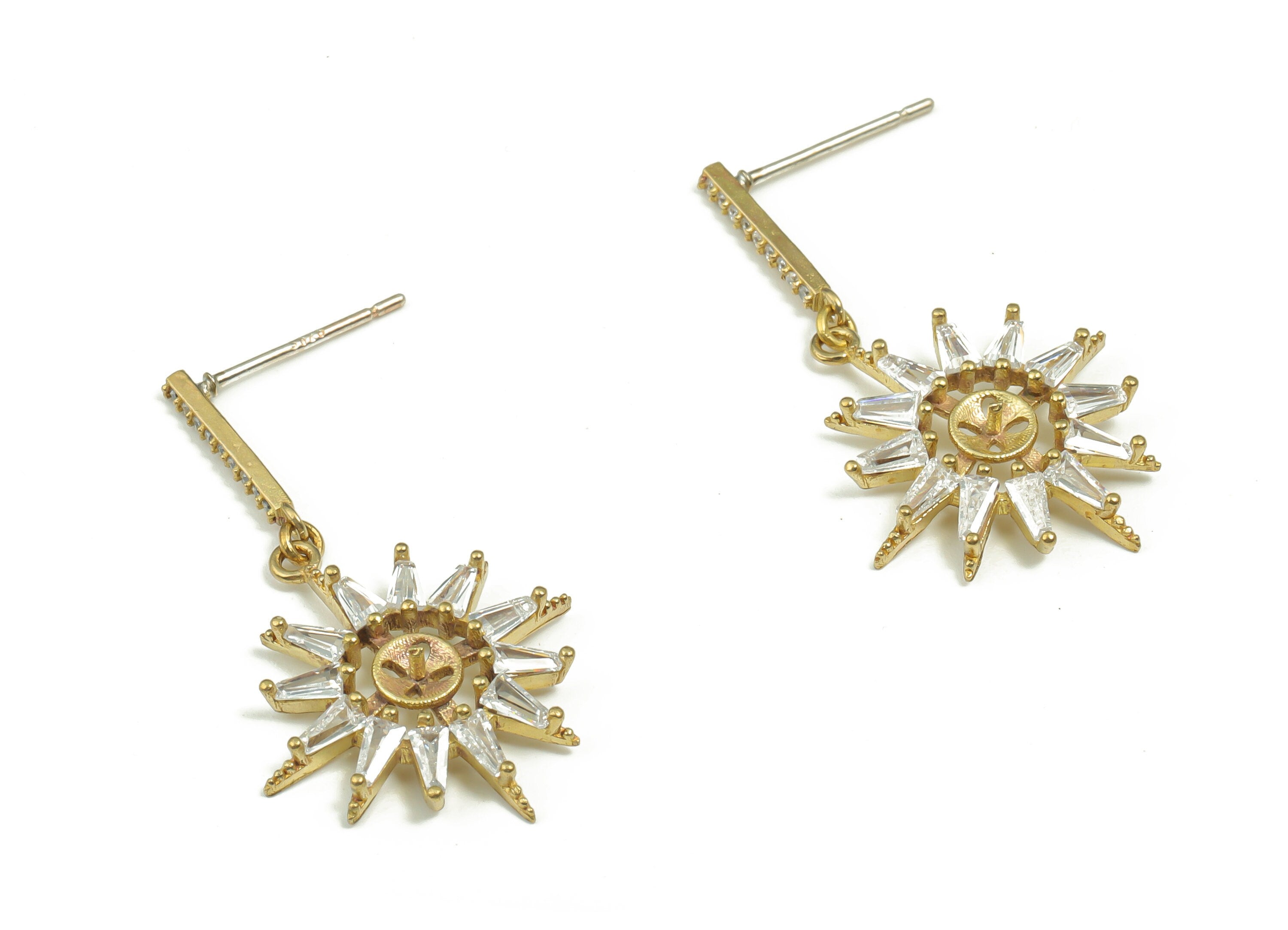 Brass Sun Earring Stud With Zircons - Raw Brass Star Sun Earring Post - Brass Stud - Jewelry Making Supplies - 33.77x18.99x3.58mm - PP4893 - DOMEDBAZAAR