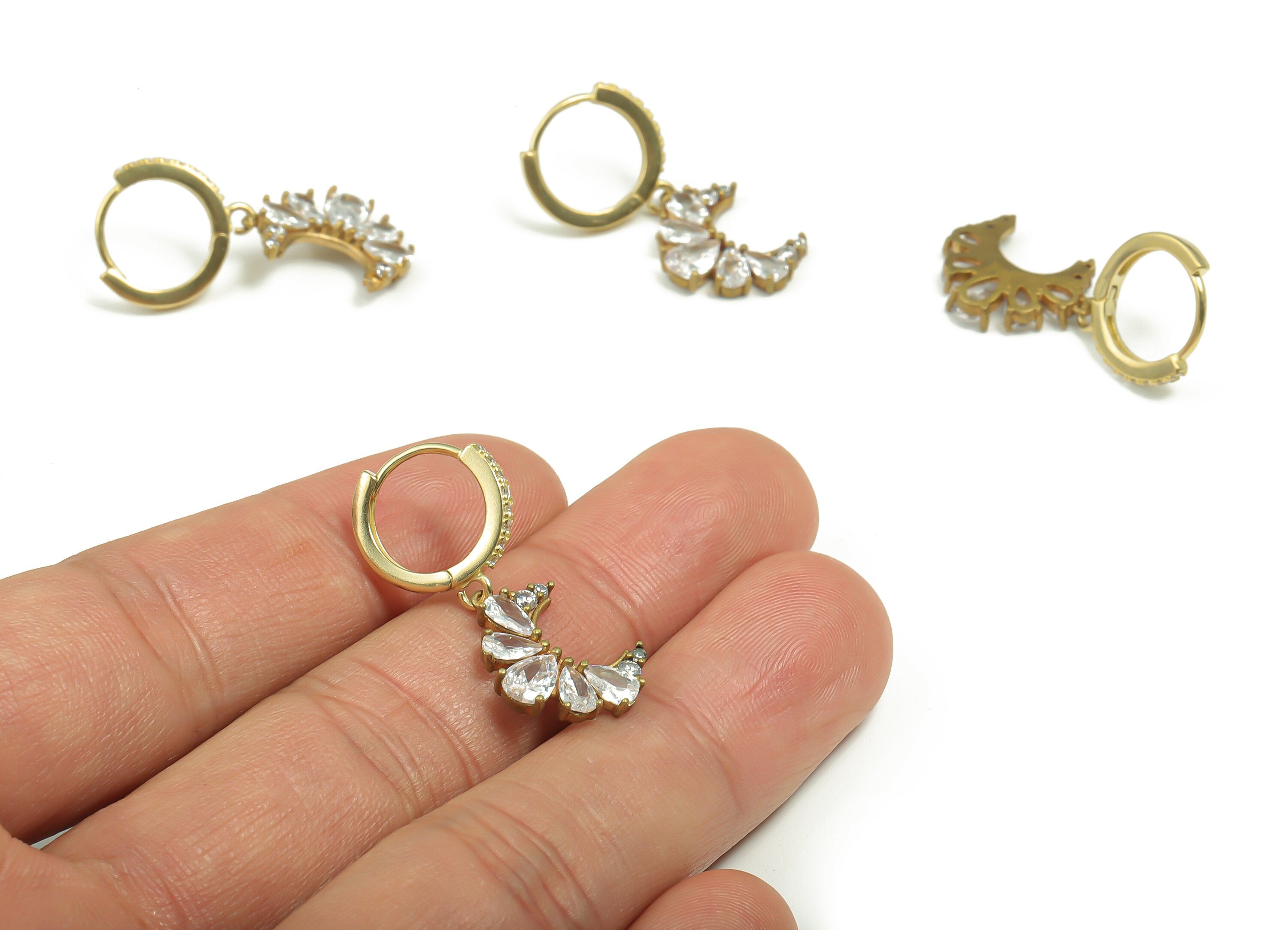 Brass Round Flower Hoop Earring – Dainty Clasp Crescent Huggie With Open Ring – Zircon Small Hoop – Brass Stud - 28.83x13.77x2.7mm - PP4907 - DOMEDBAZAAR