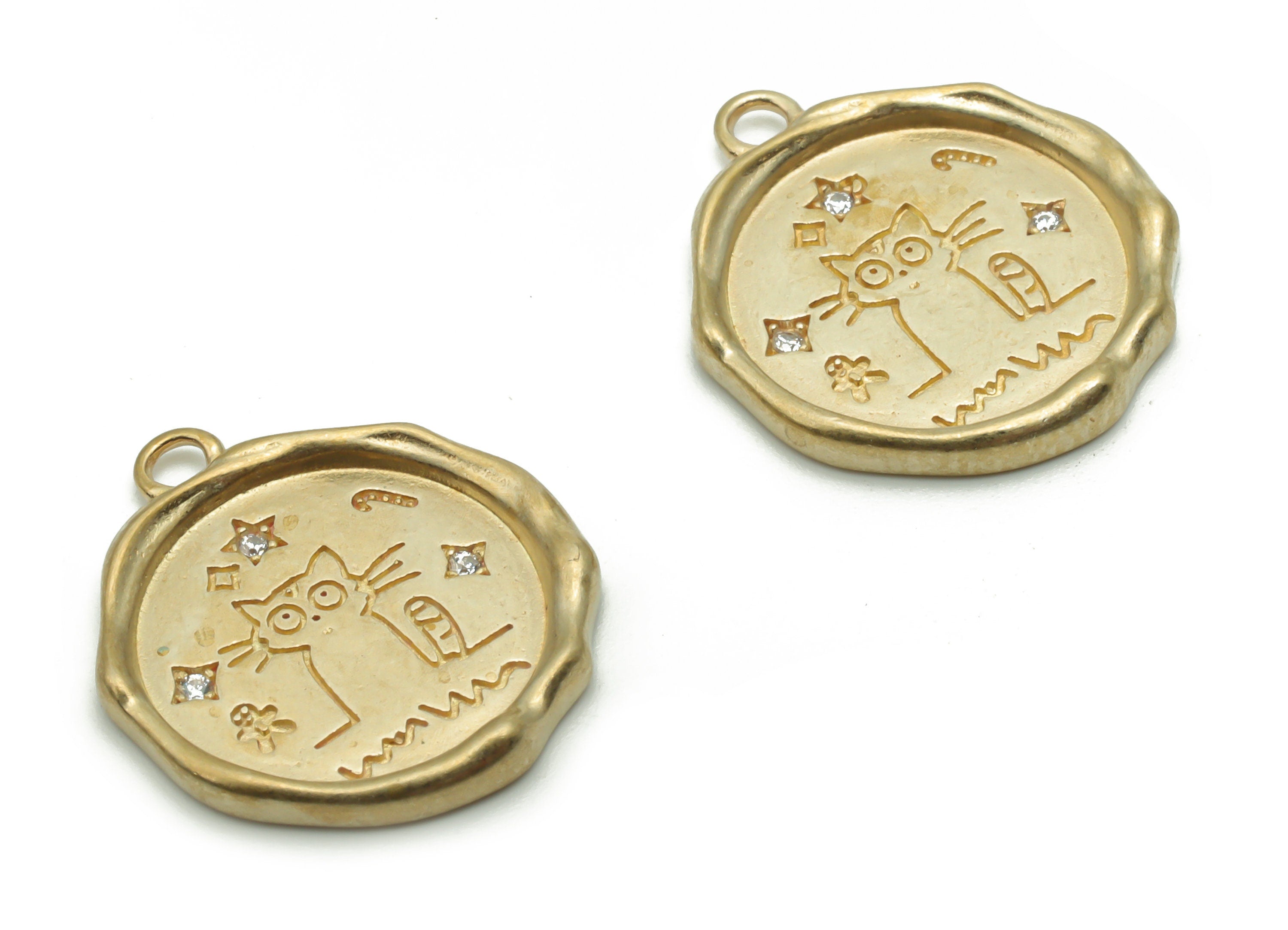 Brass Round Cat Earring Charms With Zircons - Raw Brass Cat Engraved Pendant - Jewelry Making Supplies - 17.25x14.92x1.78mm - PP4959 - DOMEDBAZAAR