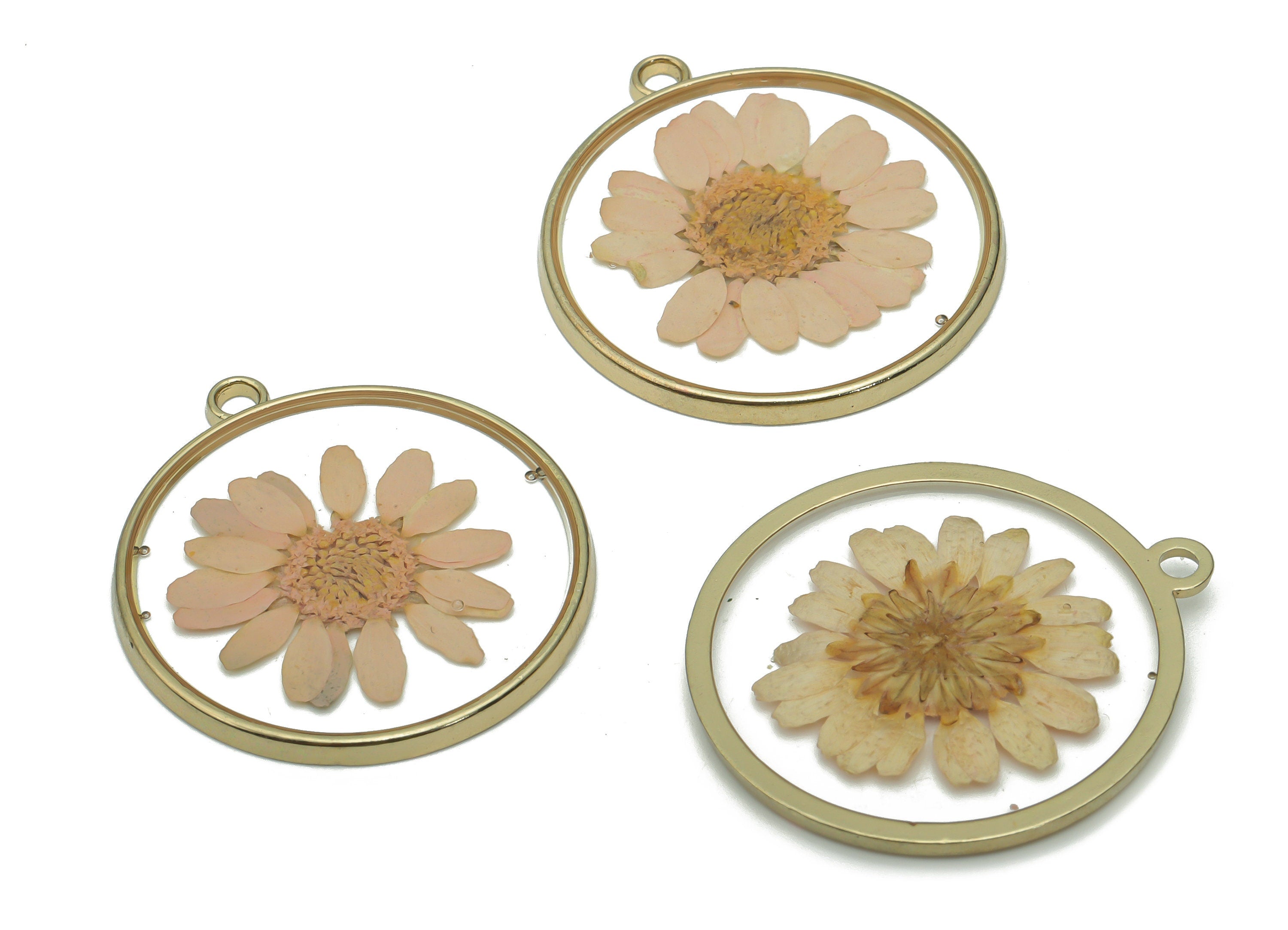 Alloy Round Real Flower Charms - Real Dried Flower Epoxy Pendant - Gold Tone Plated Alloy – Jewelry Supplies - 32.65x29.43x2.43mm - ZZ1971B - DOMEDBAZAAR