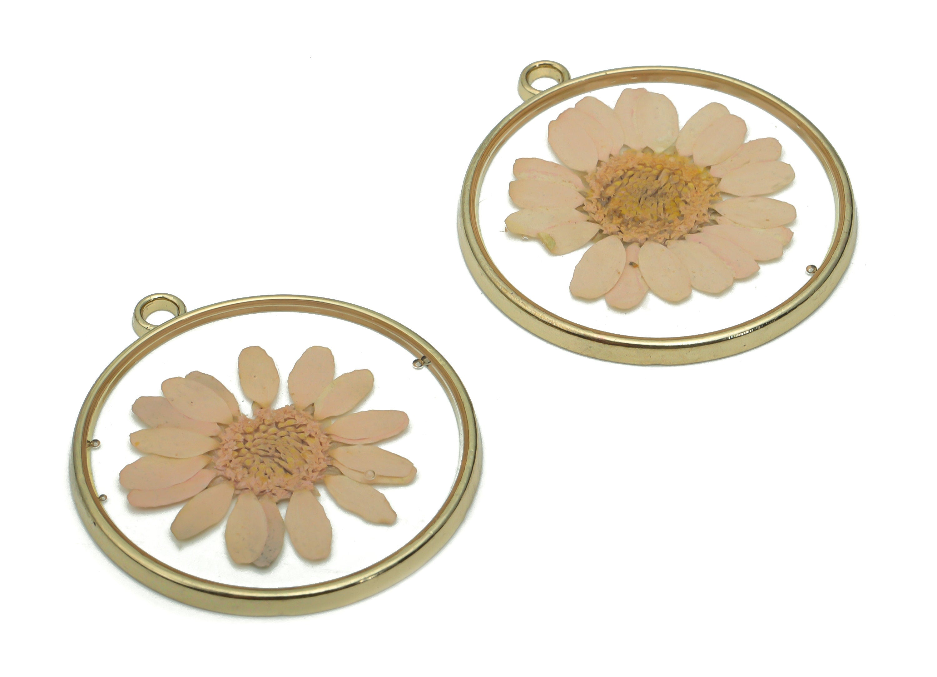 Alloy Round Real Flower Charms - Real Dried Flower Epoxy Pendant - Gold Tone Plated Alloy – Jewelry Supplies - 32.65x29.43x2.43mm - ZZ1971B - DOMEDBAZAAR