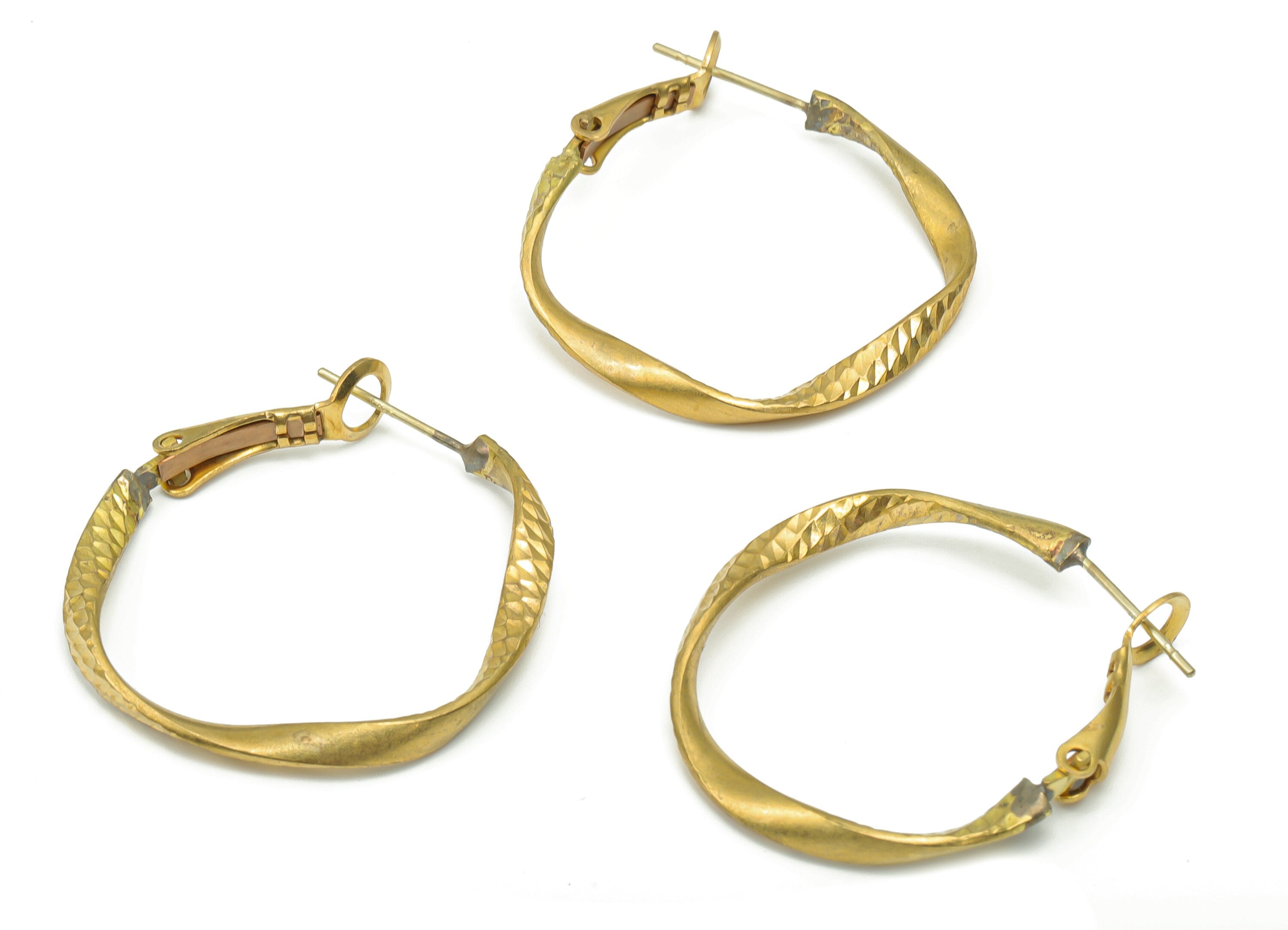 Brass Twisted Hook Clasp - Raw Brass Hammered Round Clap - 316 Surgical Stainless Steel Stud - Jewelry Supplies - 29.9x28.7x2.8mm- PP5204-30 - DOMEDBAZAAR