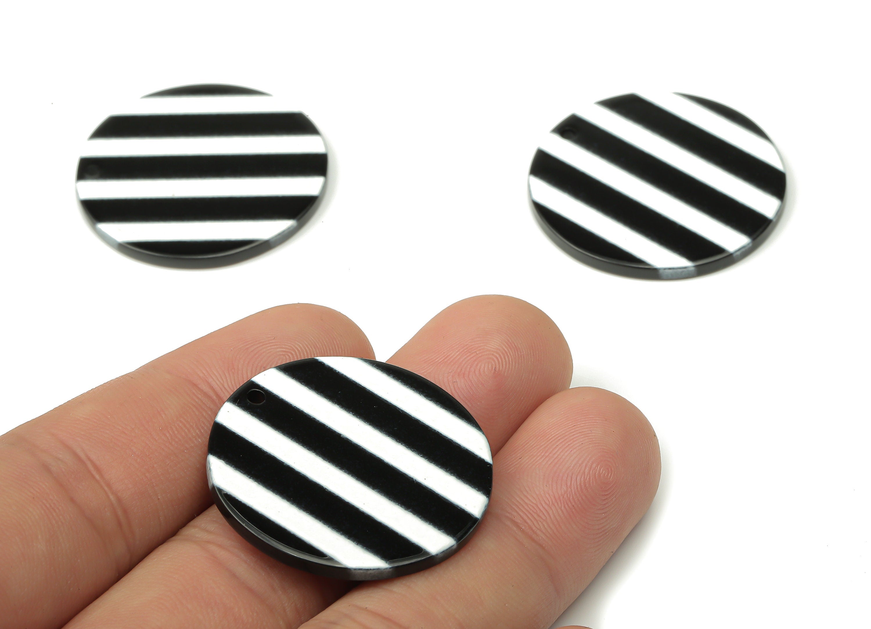 Acrylic Round Earrings Charm - Black And White Smooth Stripe Circle Pendents Charm - Jewelry Supplies - 29.1×29.1×2.5mm -AC2517D - DOMEDBAZAAR