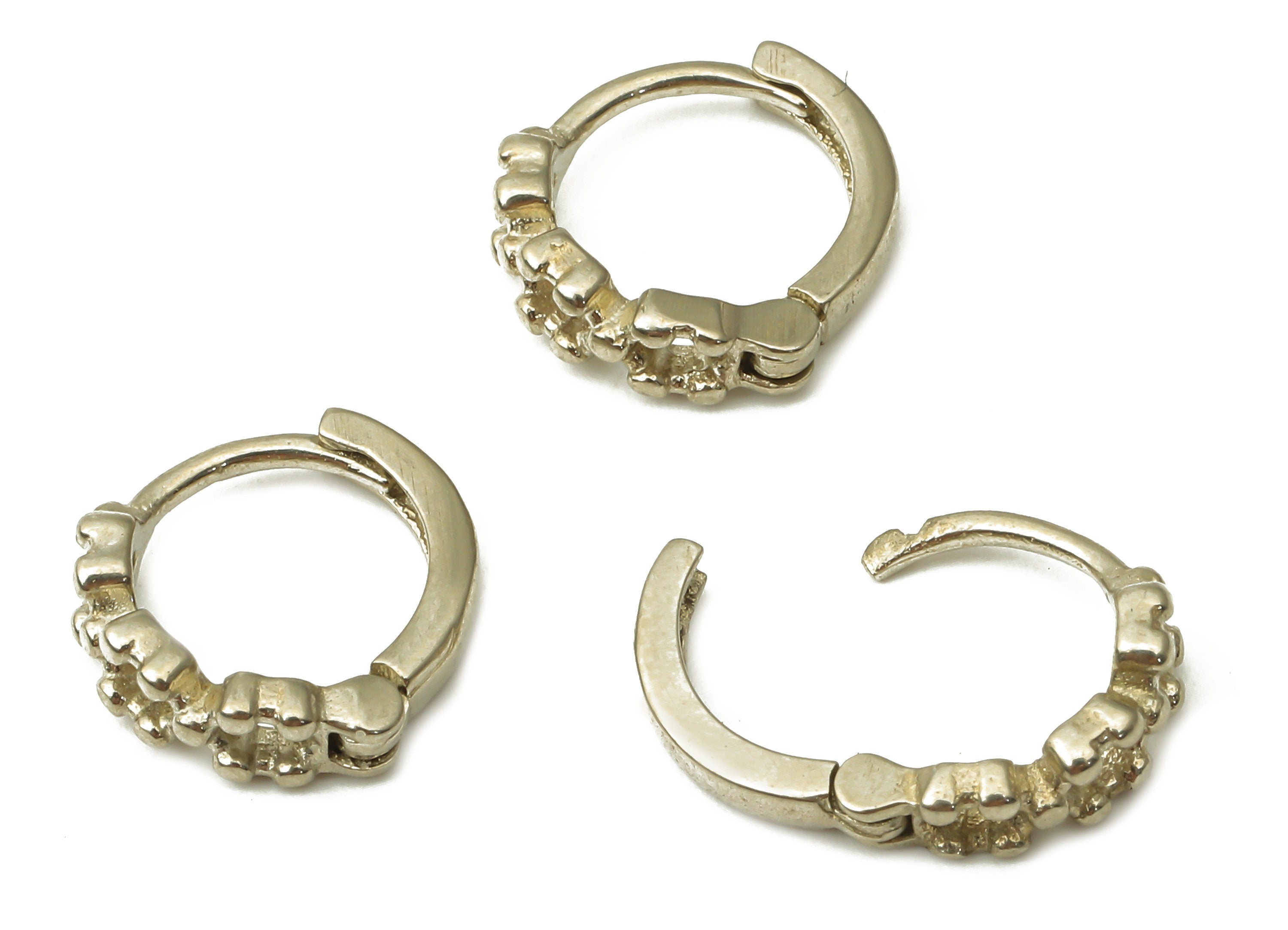 Brass Round Huggie Hoop Earring - Raw Bass Flower Hoop Earring - Geometric Earrings - Jewelry Making Supplies - 10.57x10.57x1.45mm - PP7584 - DOMEDBAZAAR