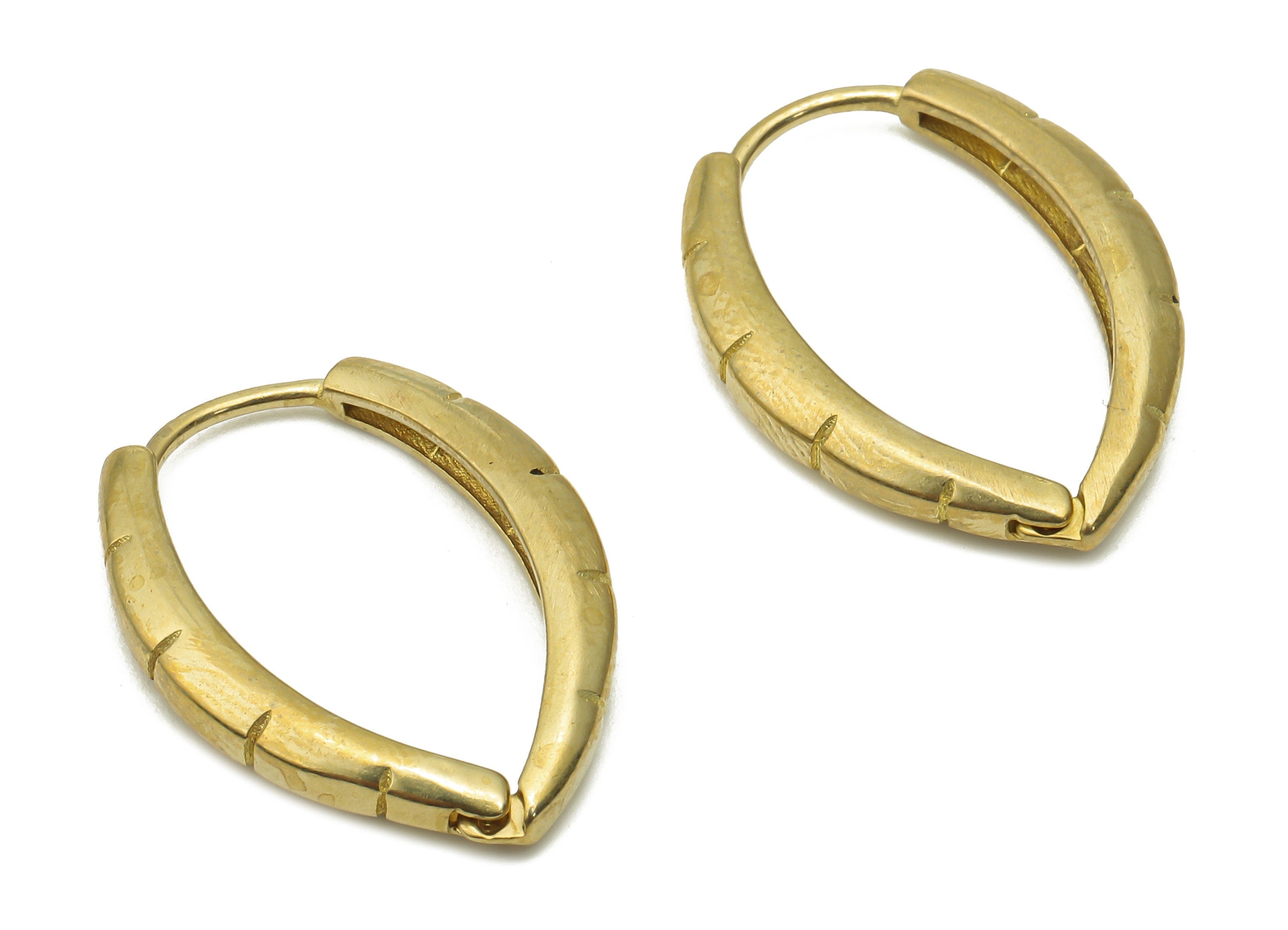 Brass Leaf Huggie Hoops Earrings - Raw Brass Huggie Hoop - Brass Textured Oval Hoops - Brass Earrings - 24.38x16.08x2.63mm - PP7597 - DOMEDBAZAAR