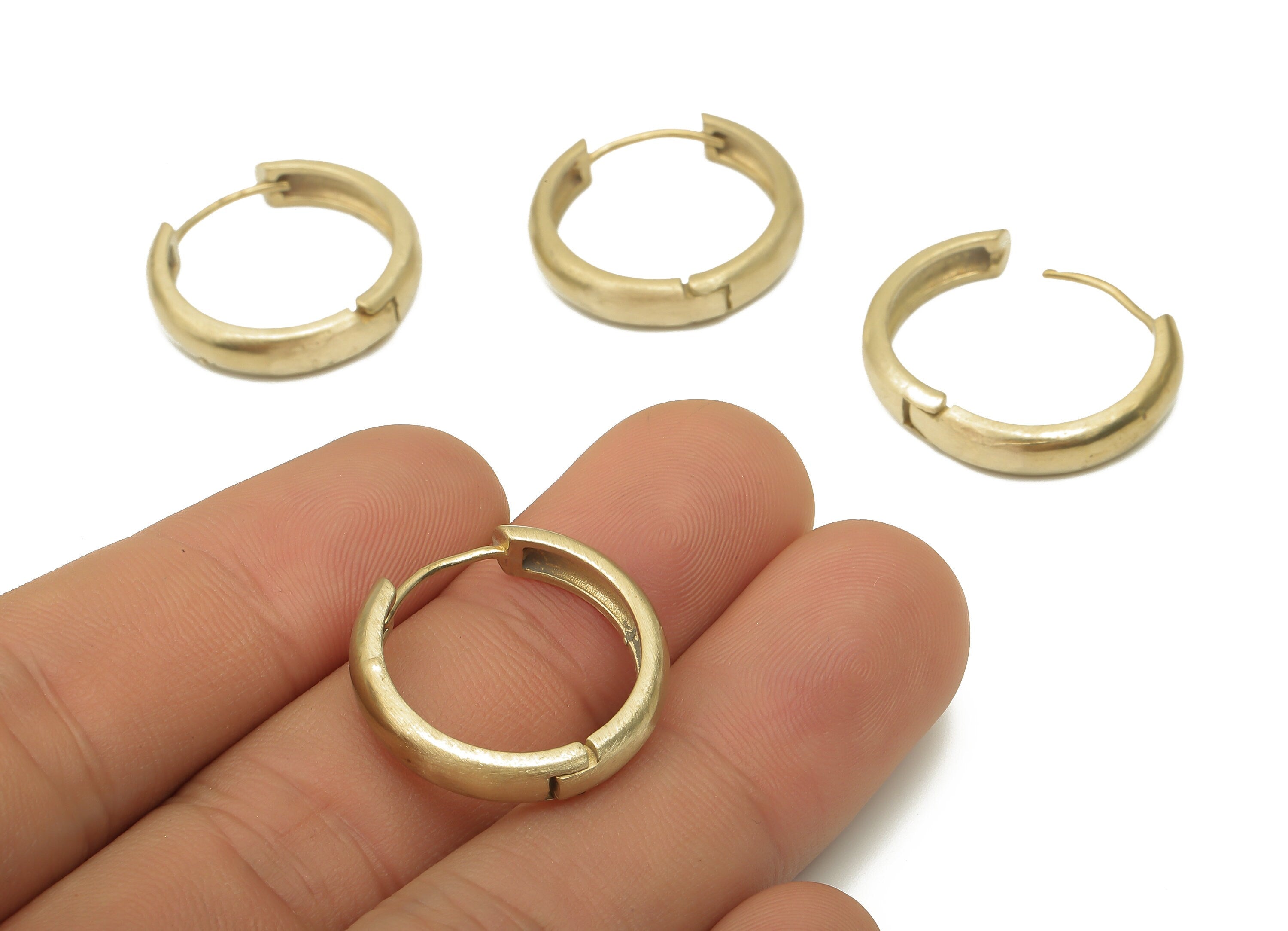 Brass Round Earring Clasp - Raw Brass Earrings Huggie Hoops - Circle Huggie Earring - Brass Earring Findings - 22.52x21.68x2.18mm - PP7863 - DOMEDBAZAAR