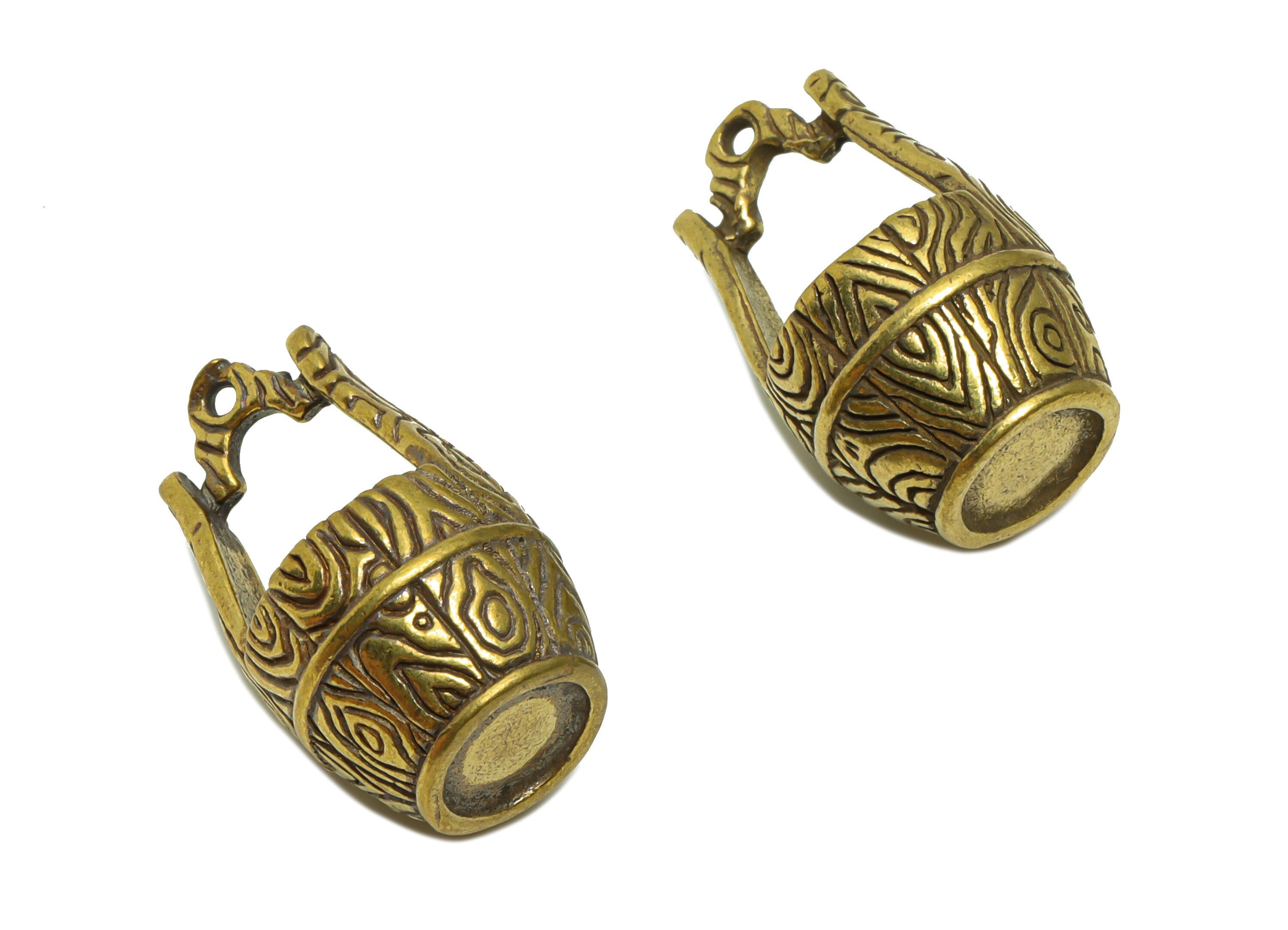 Brass Dustpan Charm - Raw Brass bucket Charms - Basket Figure - Antique Looking Pendant - Word Basket Pendant - 31.9x18.52x18.88mm-PP8720 - DOMEDBAZAAR