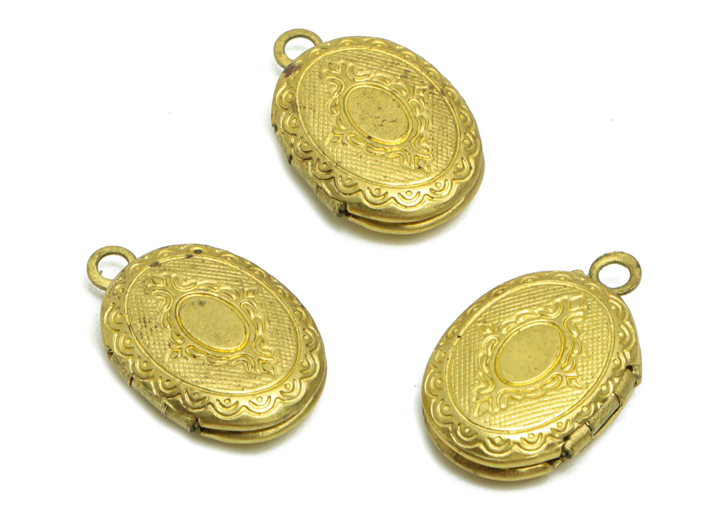 Brass Oval Locket Charm - Raw Brass Lace Oval Locket Charms - Antique Looking Locket - Vintage Looking Locket- 15.56x10x3.7mm - PP8944 - DOMEDBAZAAR