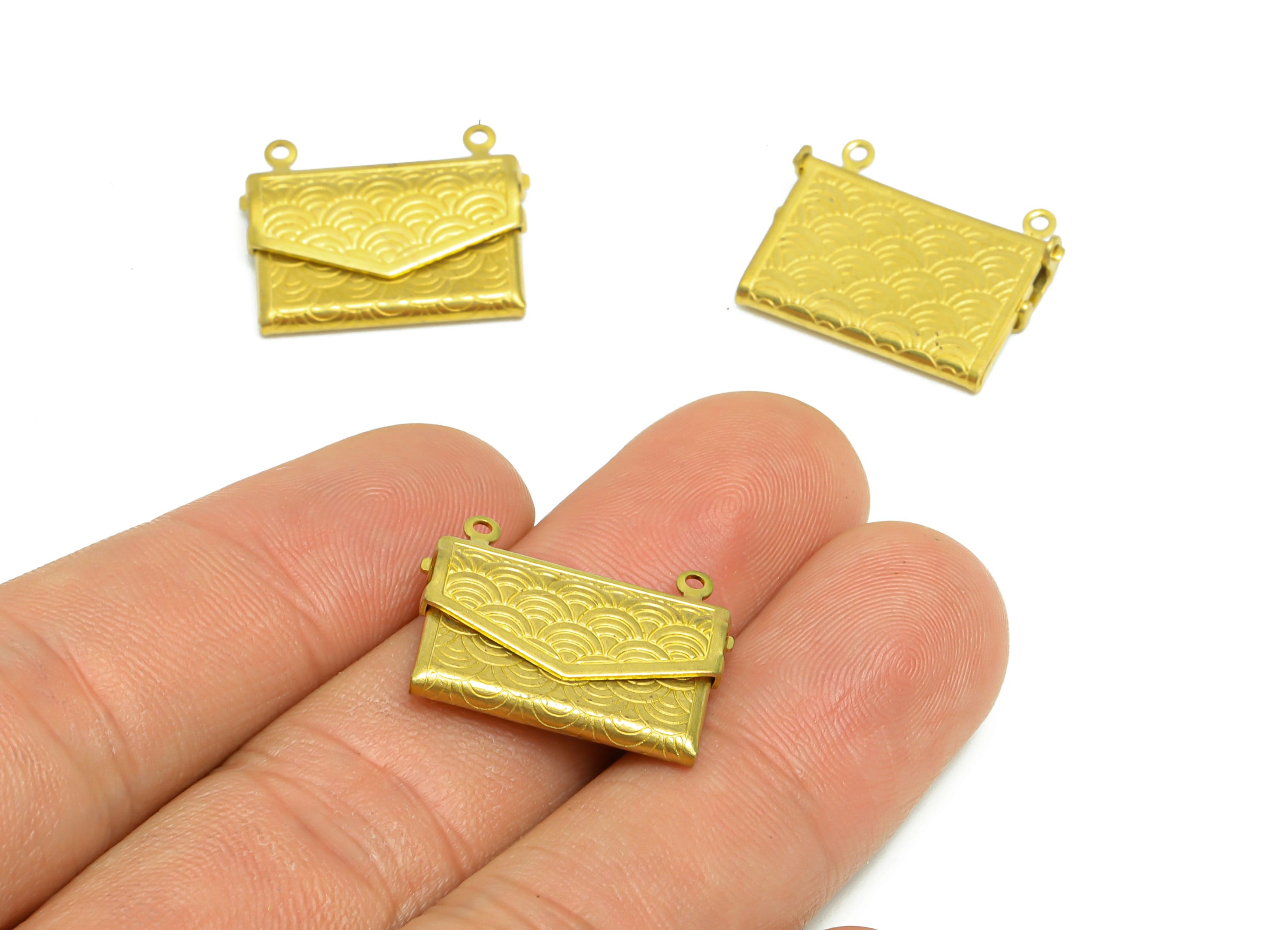 Brass Envelope Locket Charms - Raw Brass Pattern Clutch Bag Locket Charms - Antique Vintage Looking Locket - 21.83x16.88x3.53mm - PP8925 - DOMEDBAZAAR